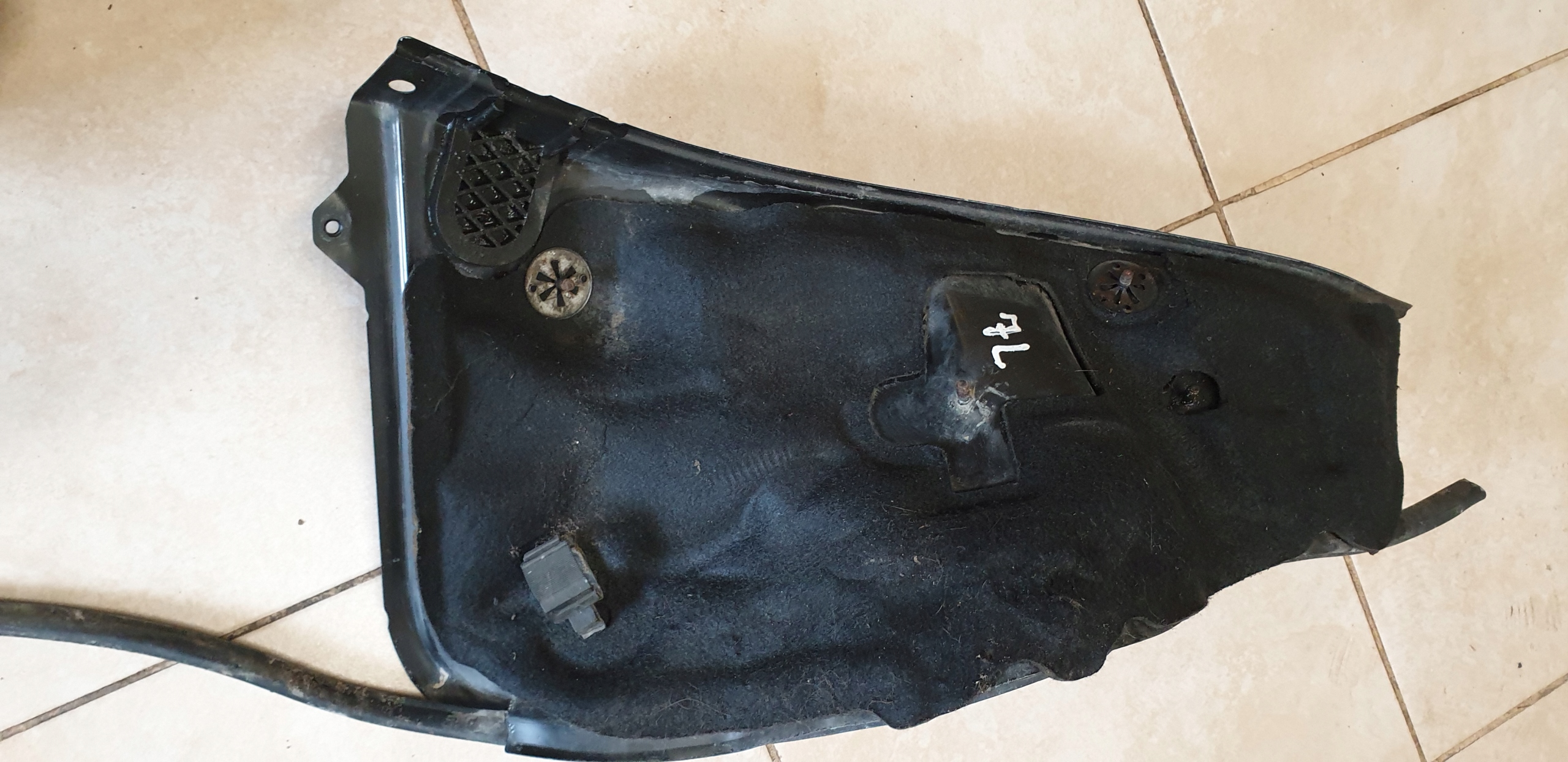 RYNNA under the window gasket left VW TOUAREG 7L