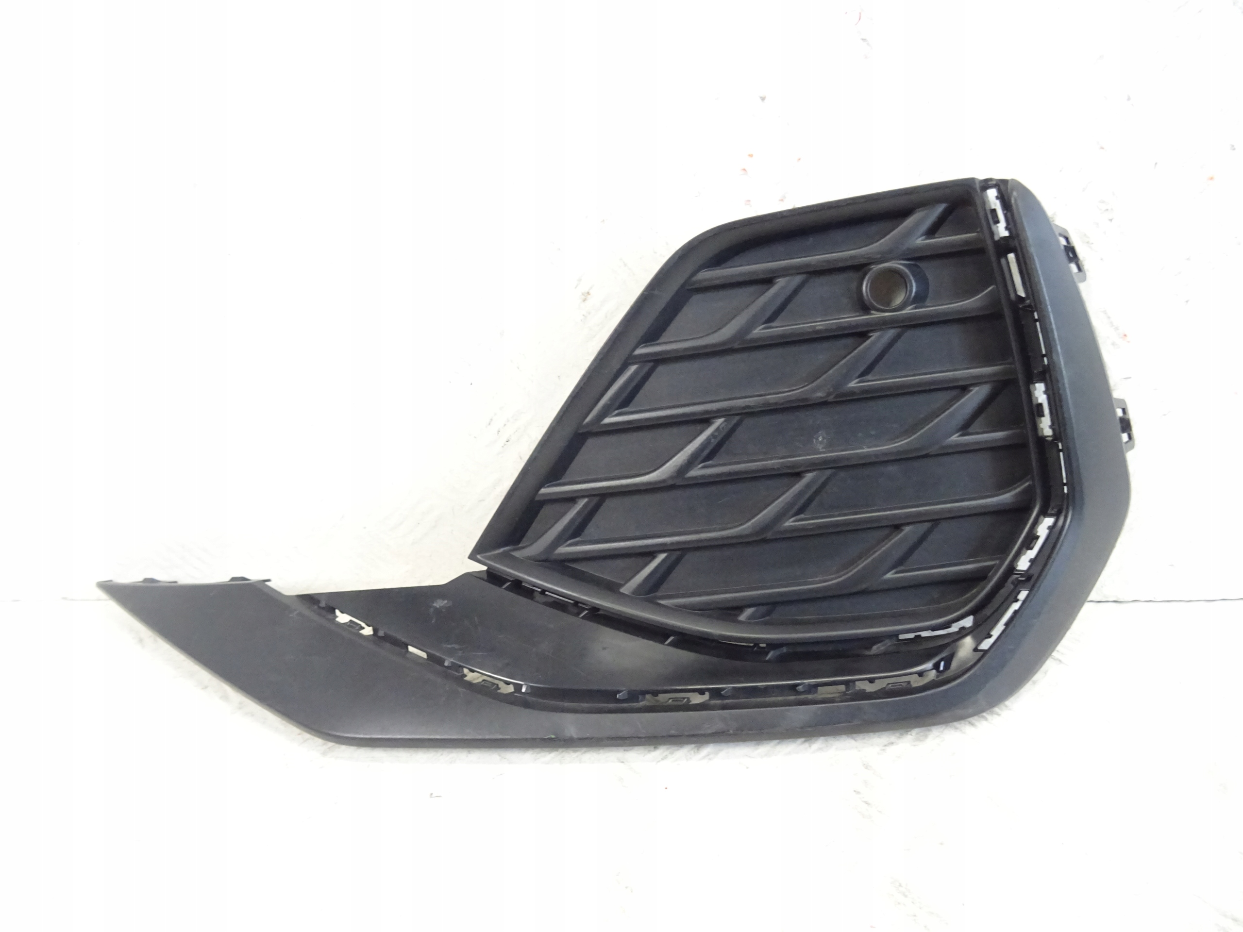 grid of a bumper front front left AUDI A3 8Y LIFT S-LINE 8Y0807681H.