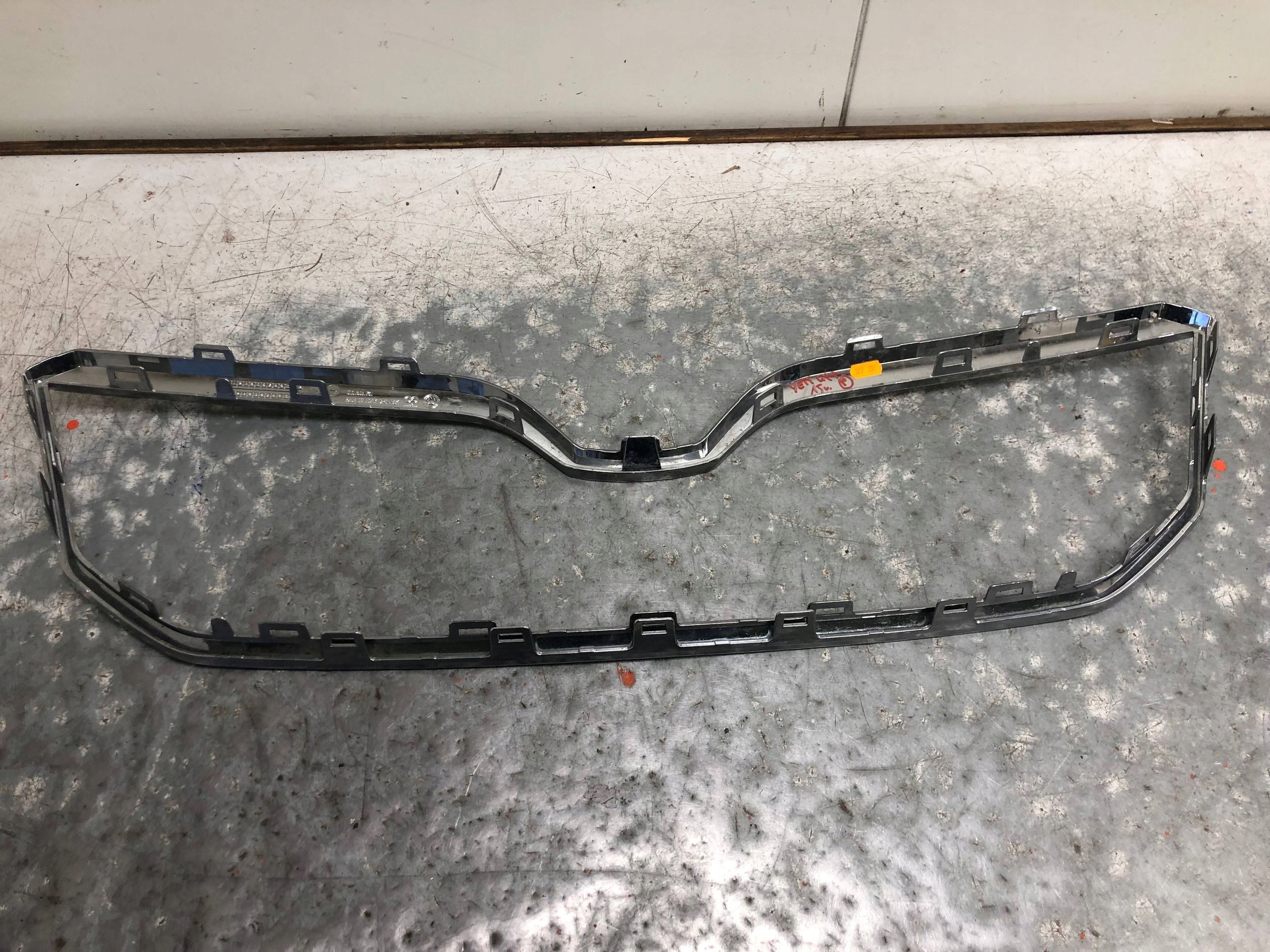 frame CHROM GRILLA SKODA YETI LIFT 5L0853761