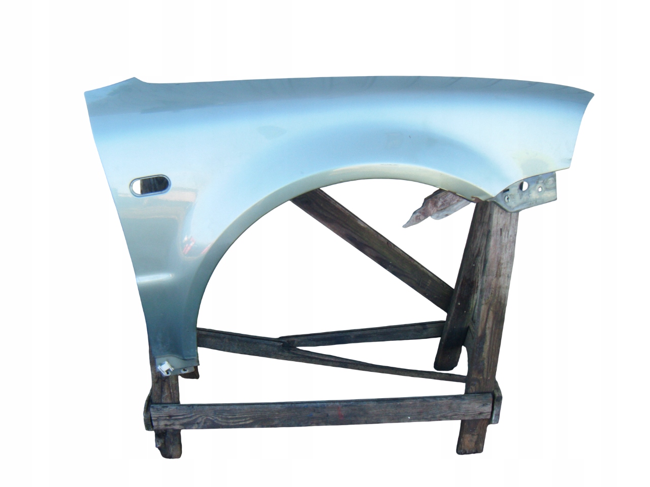 VW PASSAT B5 LIFT 00- BŁOTNIK PRAWY PRZÓD LA6W