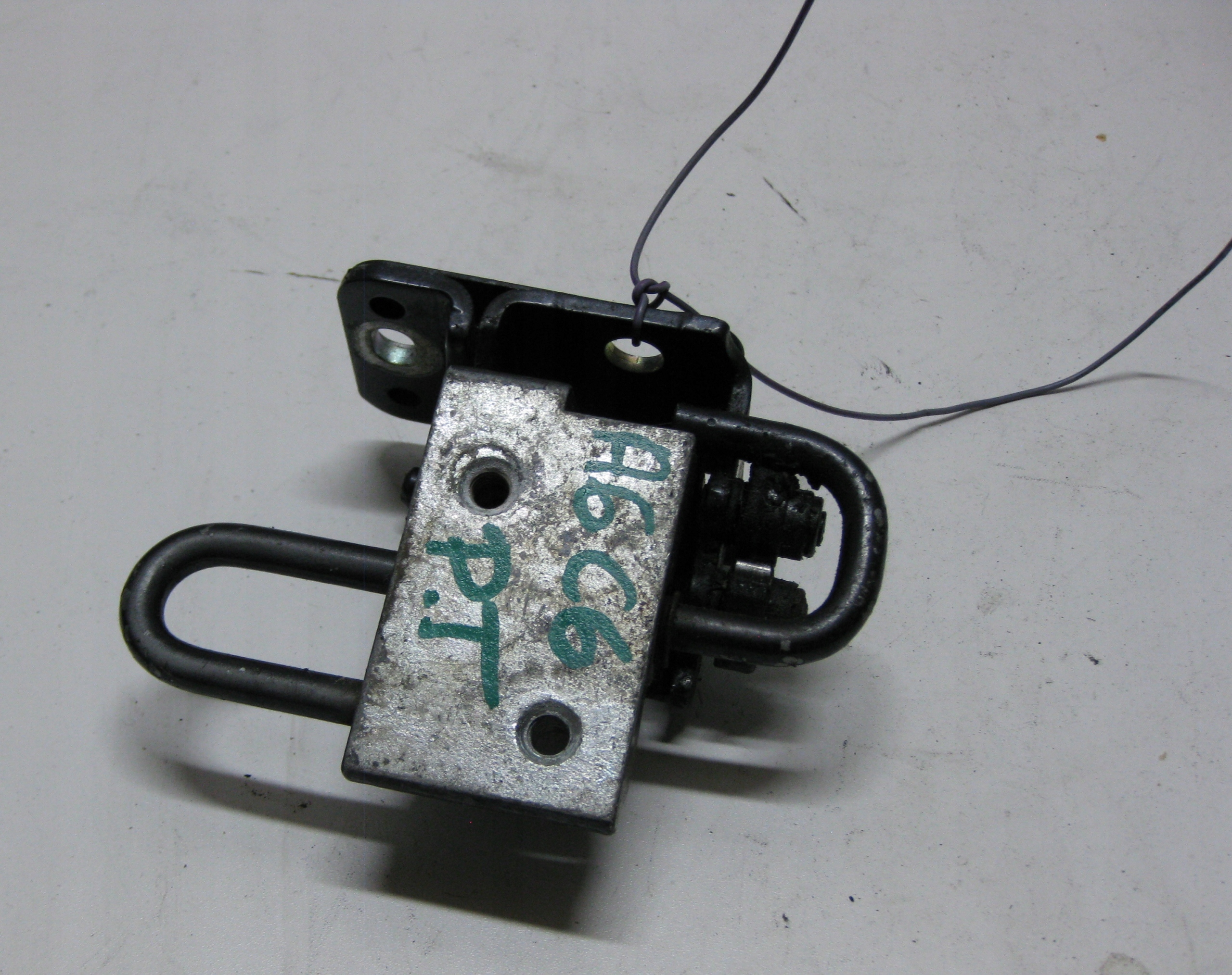 AUDI A6 C6 hinge door right rear part 8E0833412E