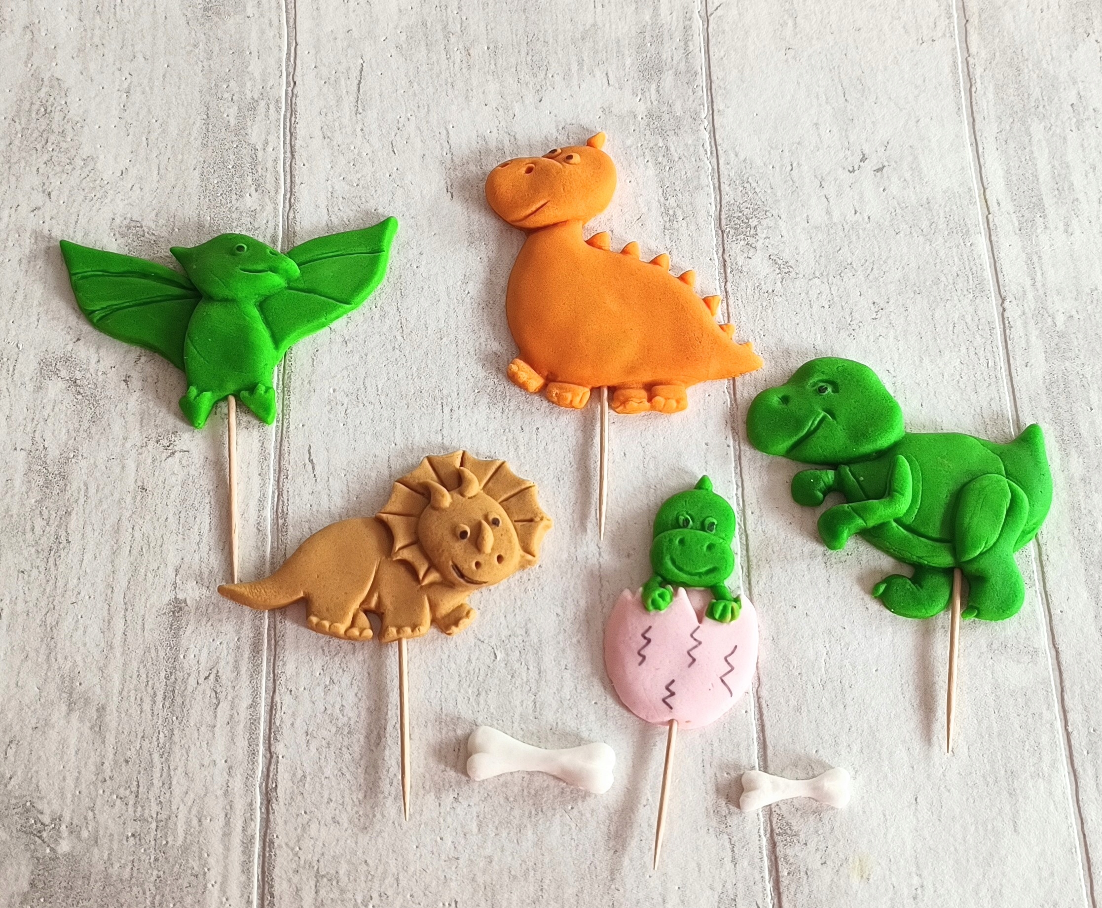 Levně barevné dinosaury z cukrové hmoty Sada 2D dekorací