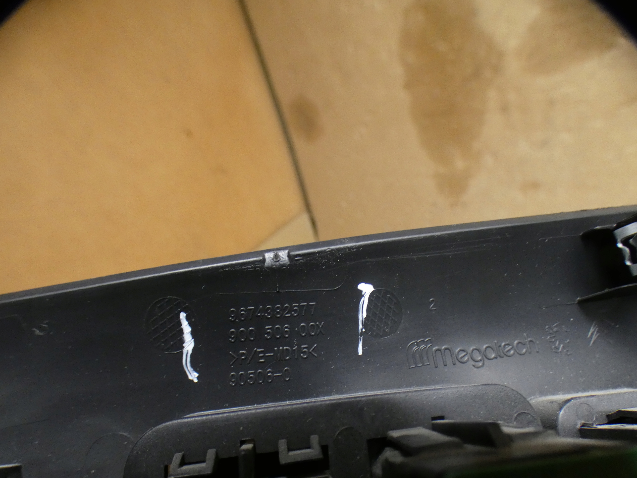 mirror control switch Peugeot 301 9674382577