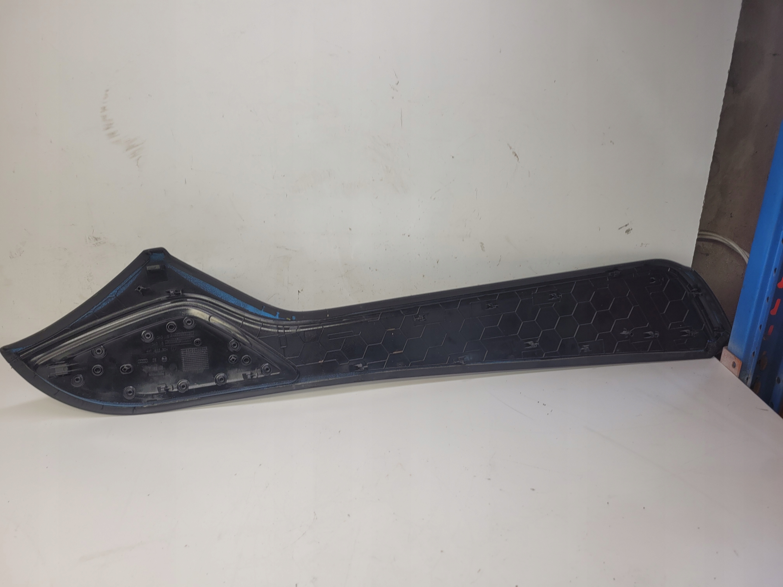 BLENDE ABDECKUNG TUNELU SRODKOWEGO AUDI A8 D4 4H1863304C