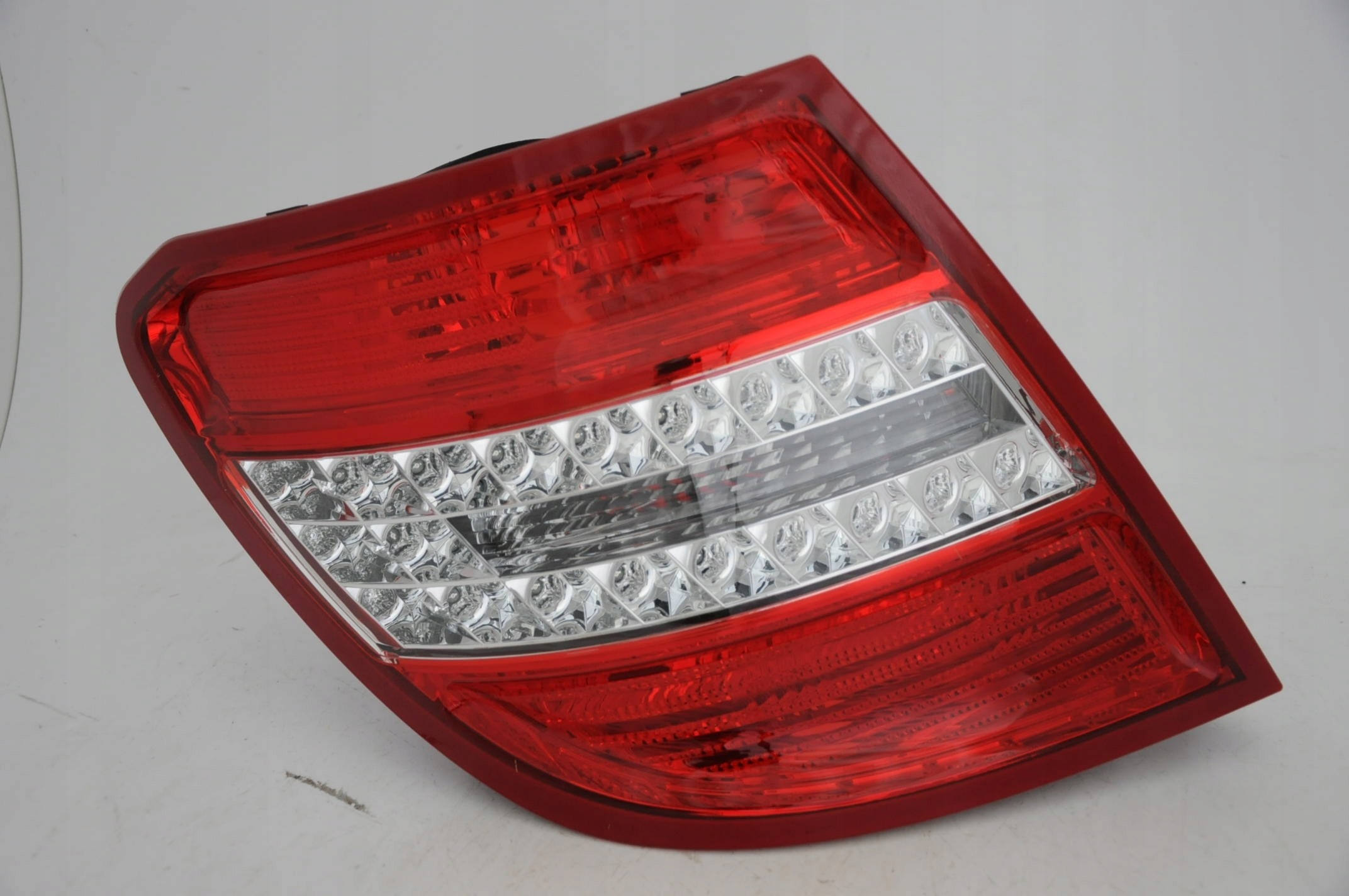 MERCEDES C W204 KOMBI 06-10 LAMPA TYLNA LED LEWA