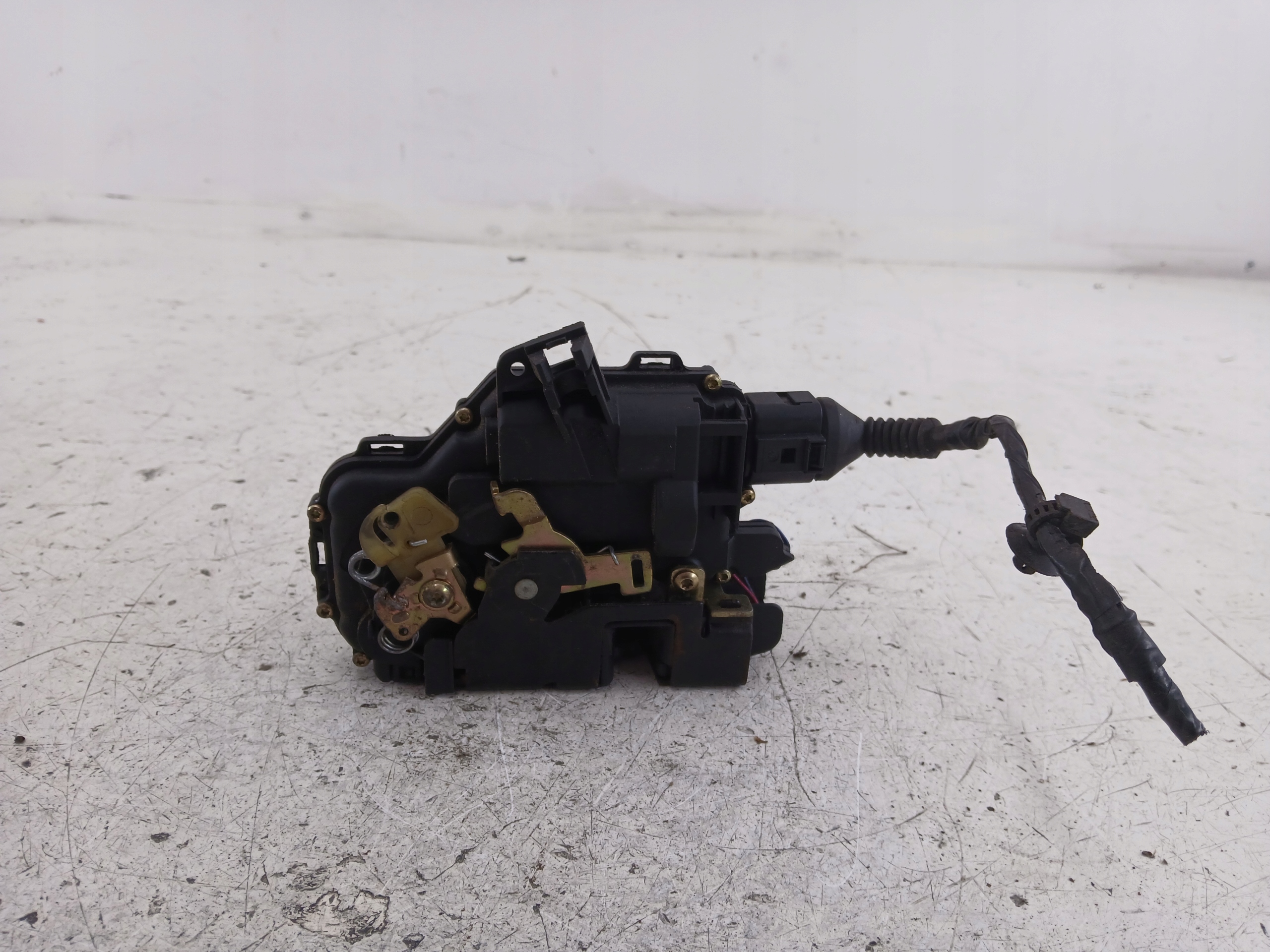 VW PASSAT B5 lock door left front