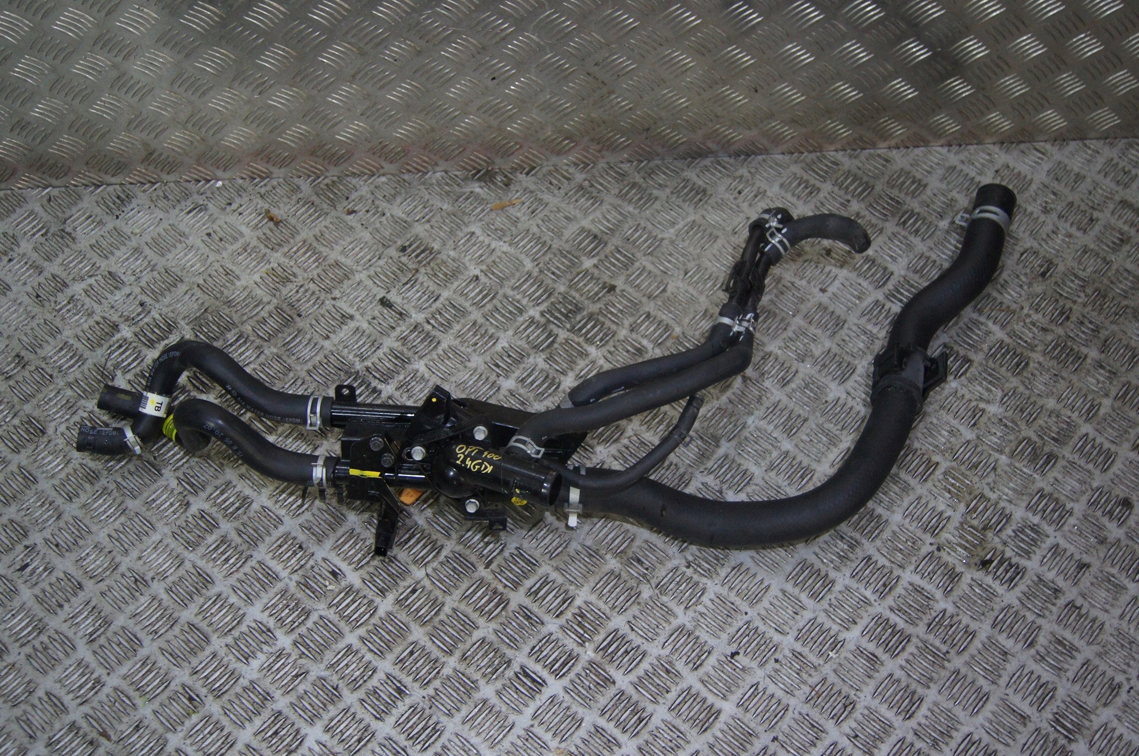 Корпус термостата шланг для воды Optima Lift 16 2.4 GDI