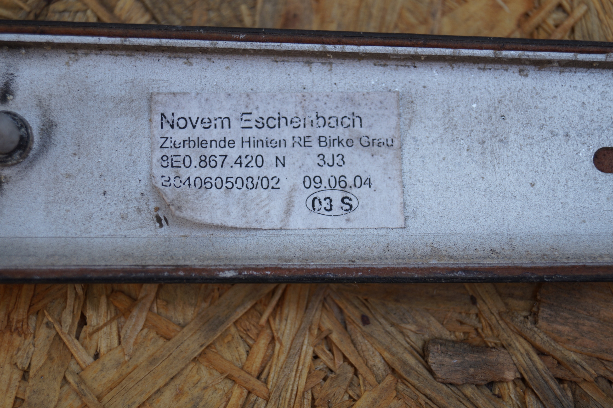 молдинг Audi A4 B7 Grau