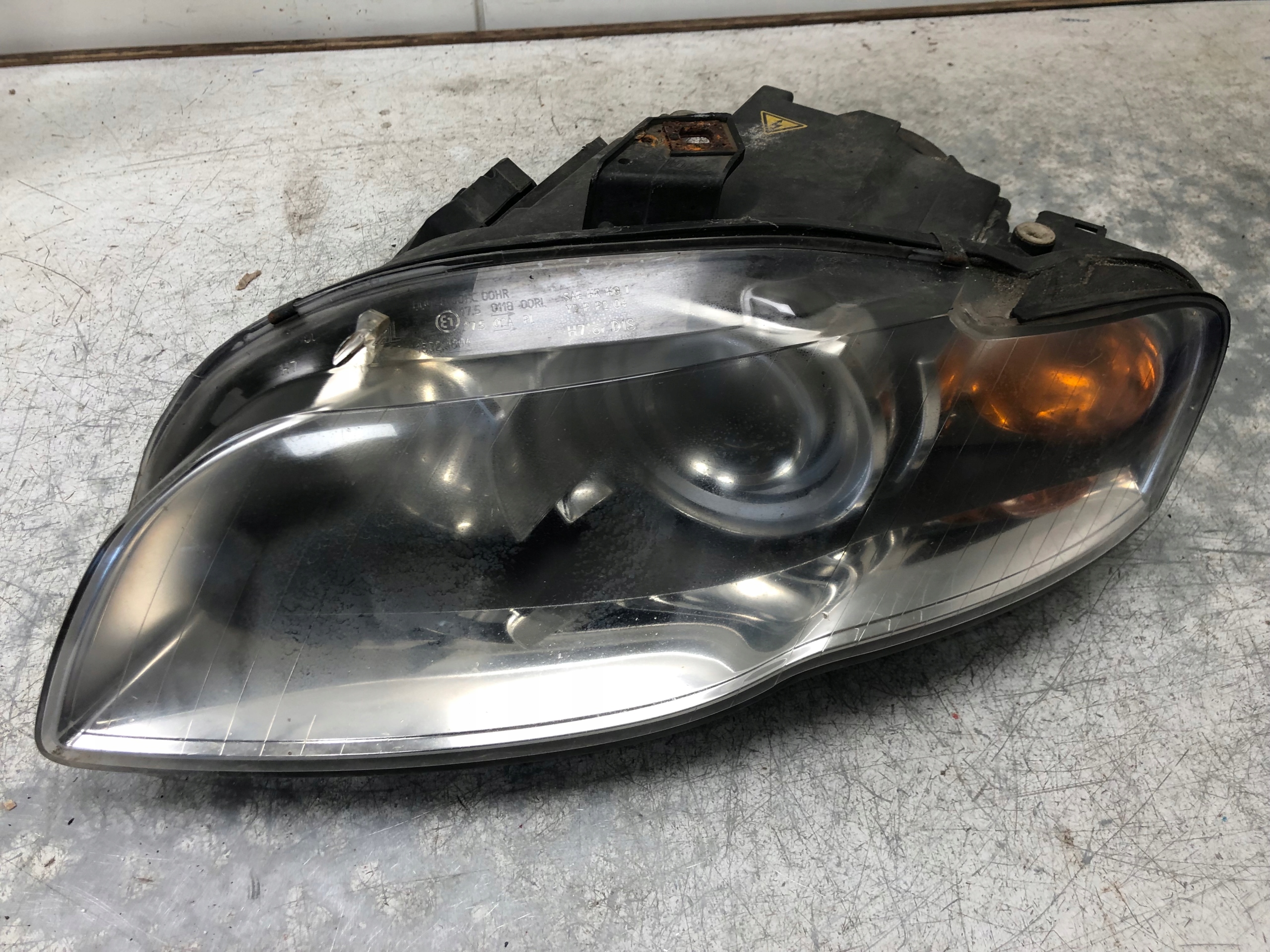 light left front XENON AUDI A4 B7 8E0941003AM