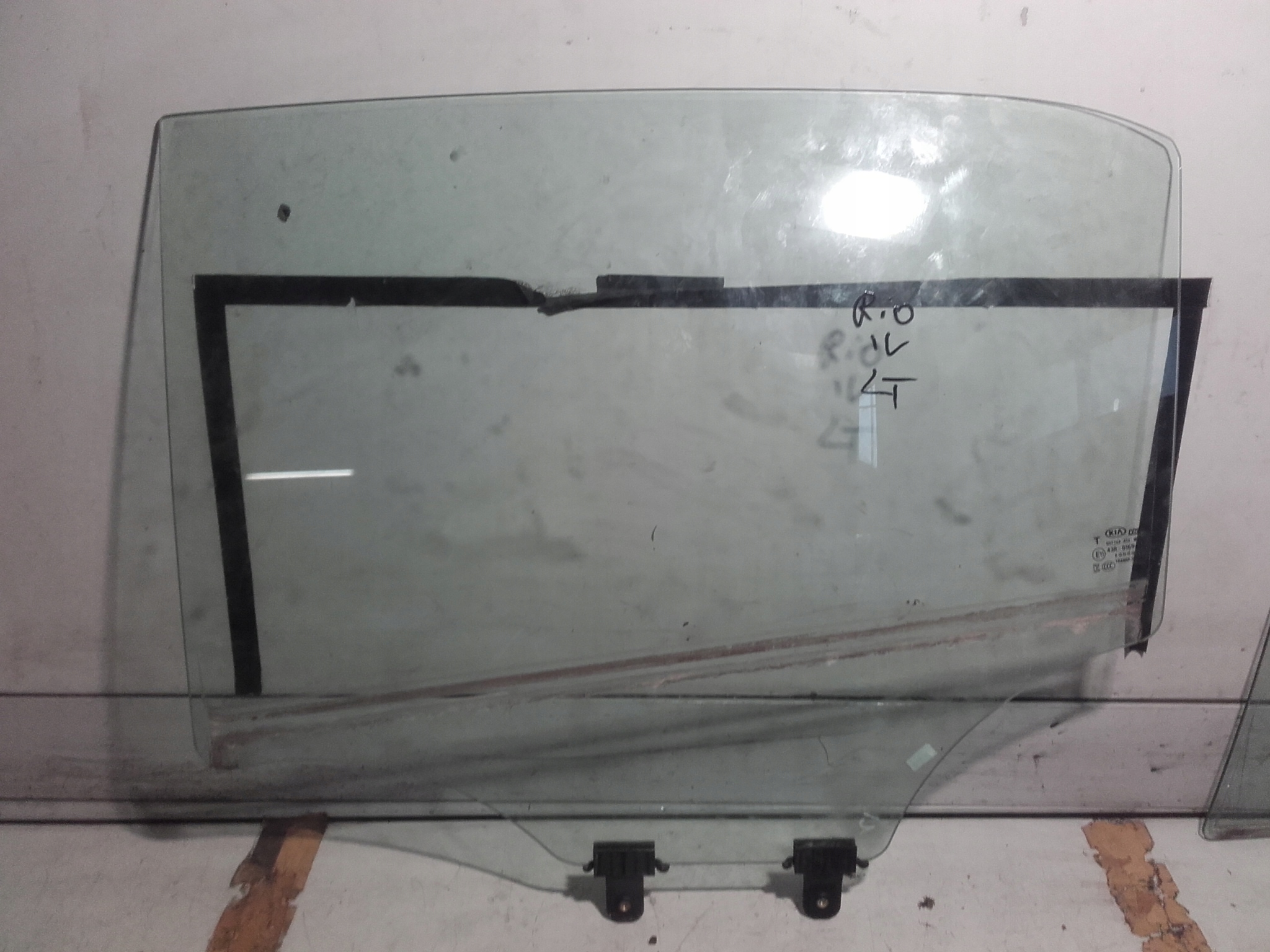 KIA RIO IV СТЕКЛО ДВЕРИ ЛЕВЫЙ ЗАД. 17-