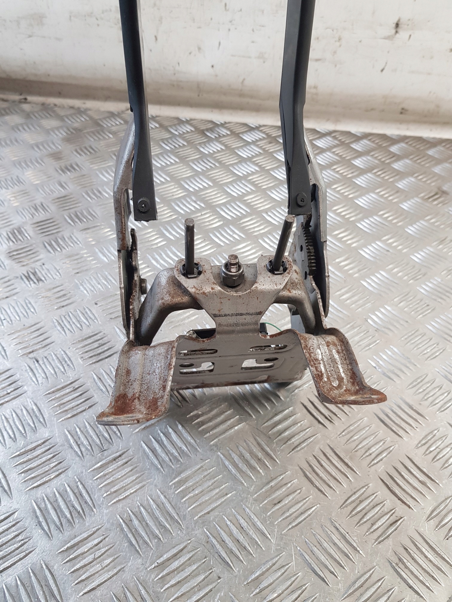 páčka elektrická brzda 8200273002 RENAULT MEGANE II 06R