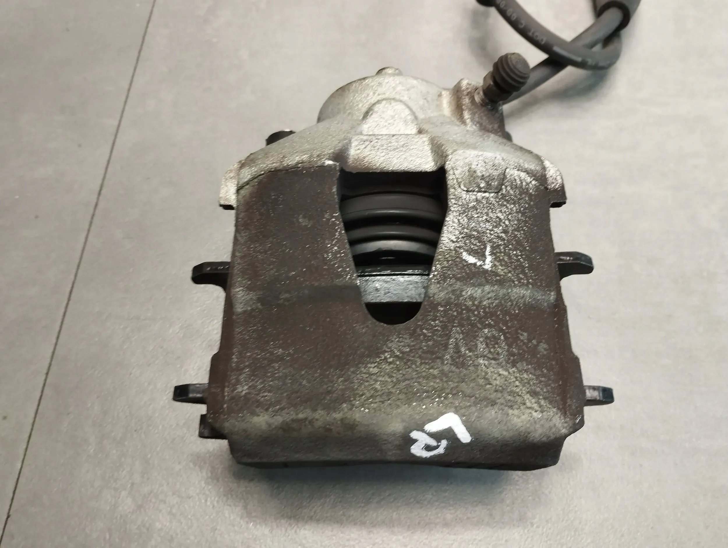 Audi A1 1.6 TDI caliper left front
