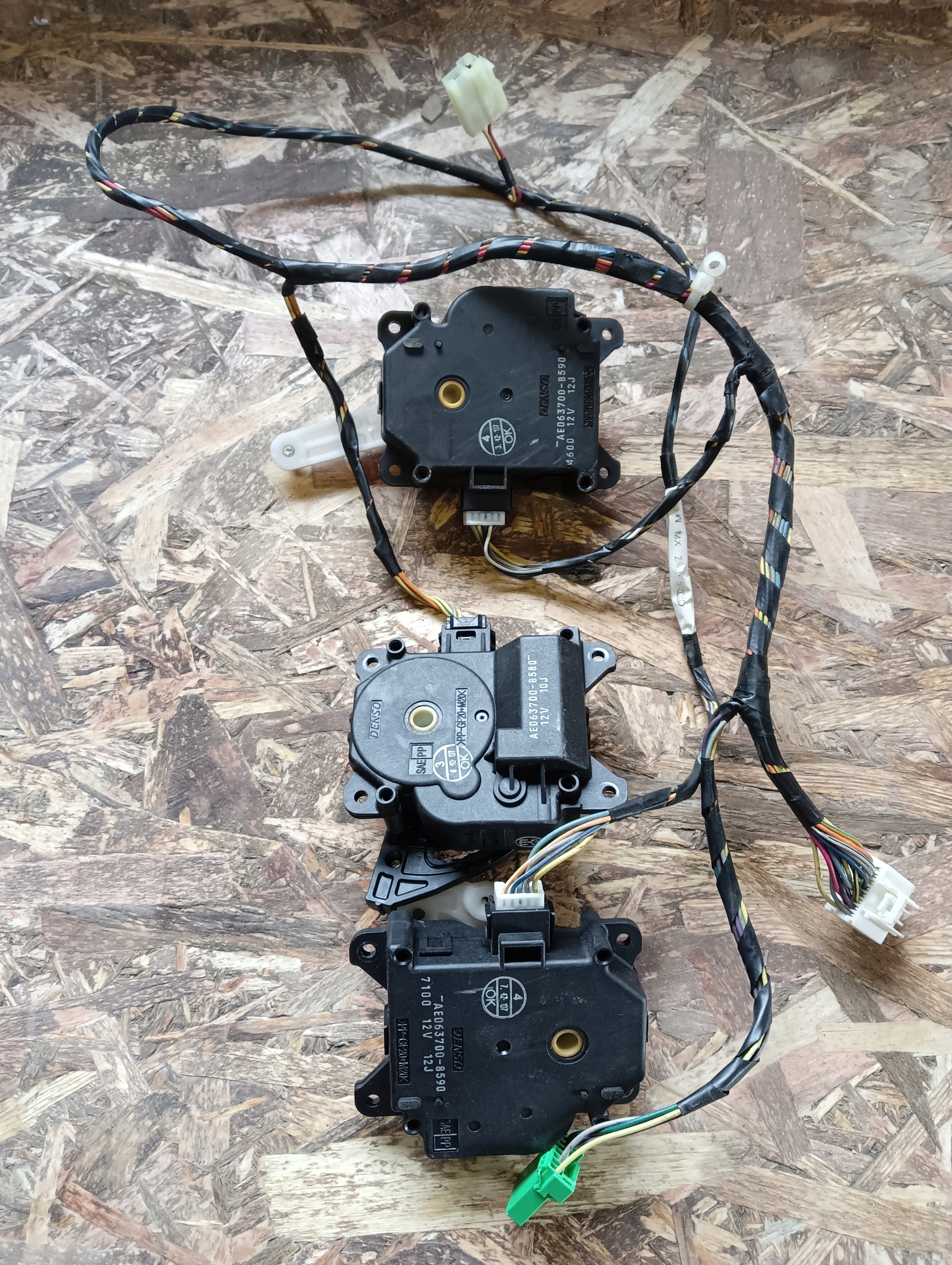 AE063700-8580 - CADILLAC CTS II ВІТРОВИЙ ДВИГУН AE063700-8590