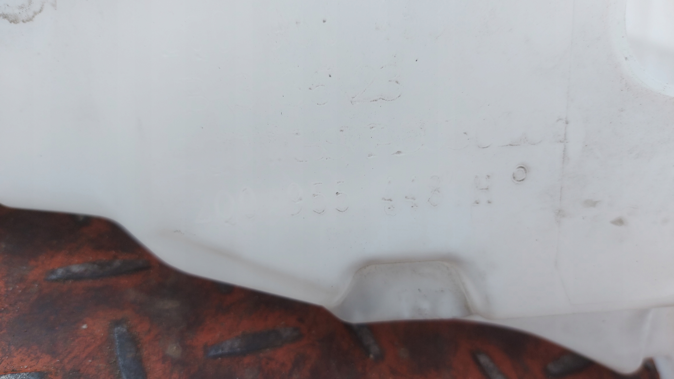 washer fluid tank SKODA KAMIQ 17