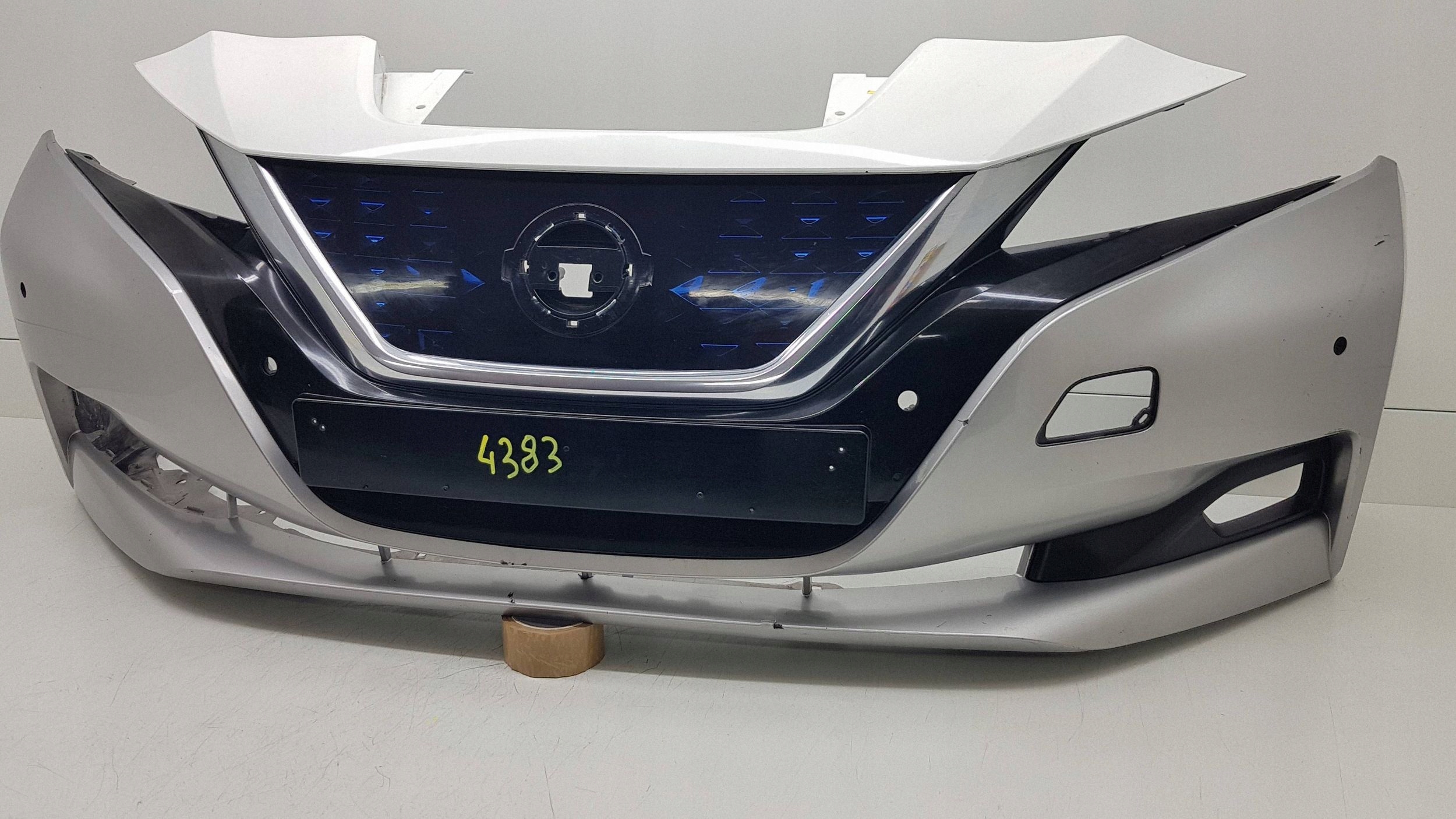NISSAN LEAF II 2017 - bumper front 62022-5SH0H