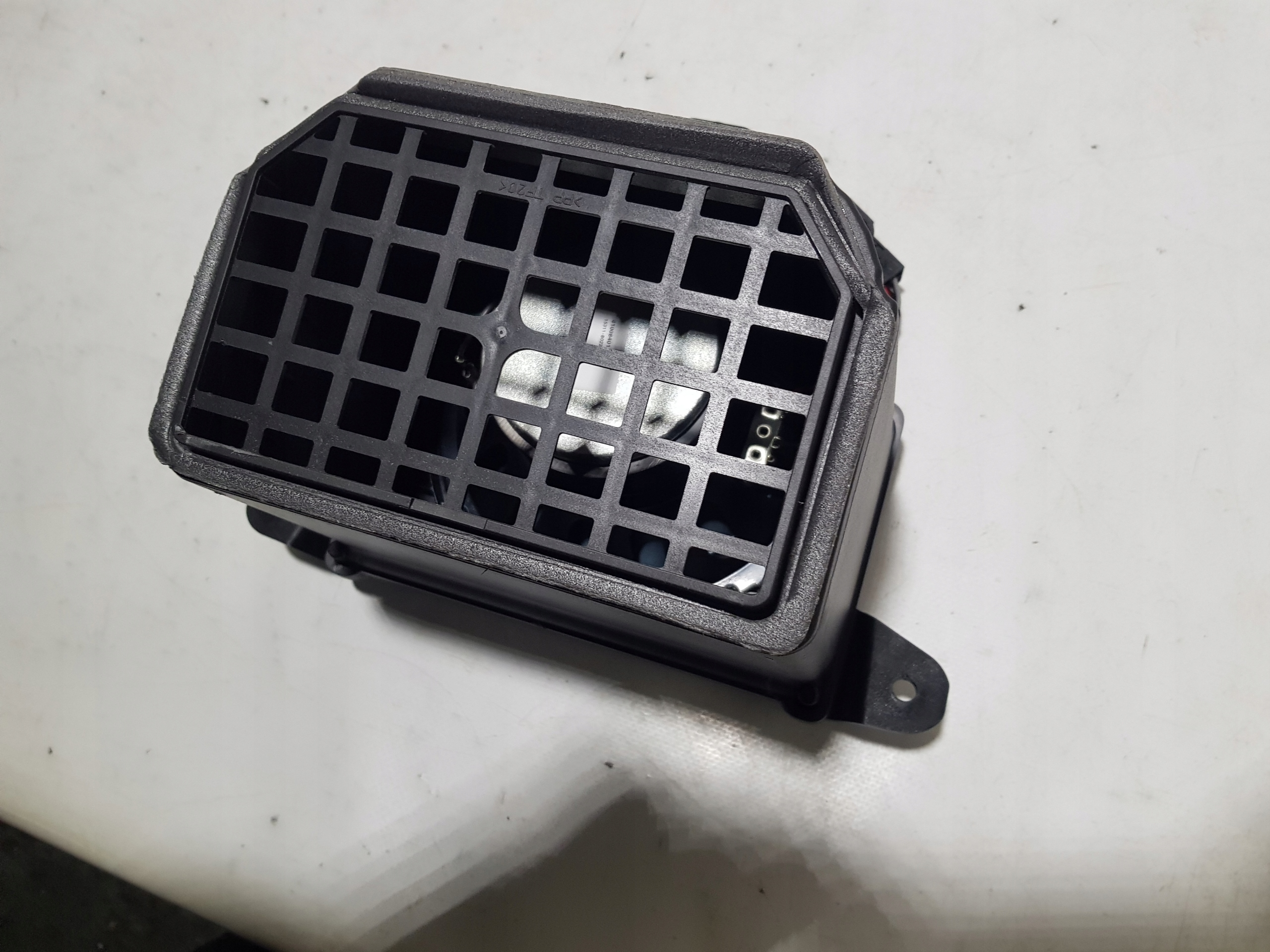 speaker SUBWOOFER MERCEDES W207 HARMAN KARDON LOGIC 7