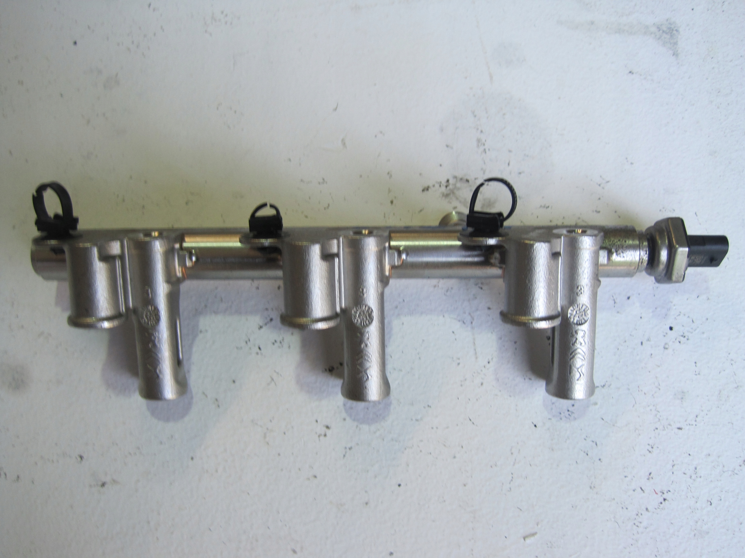 Rampe injection PEUGEOT CITROEN 9830132980