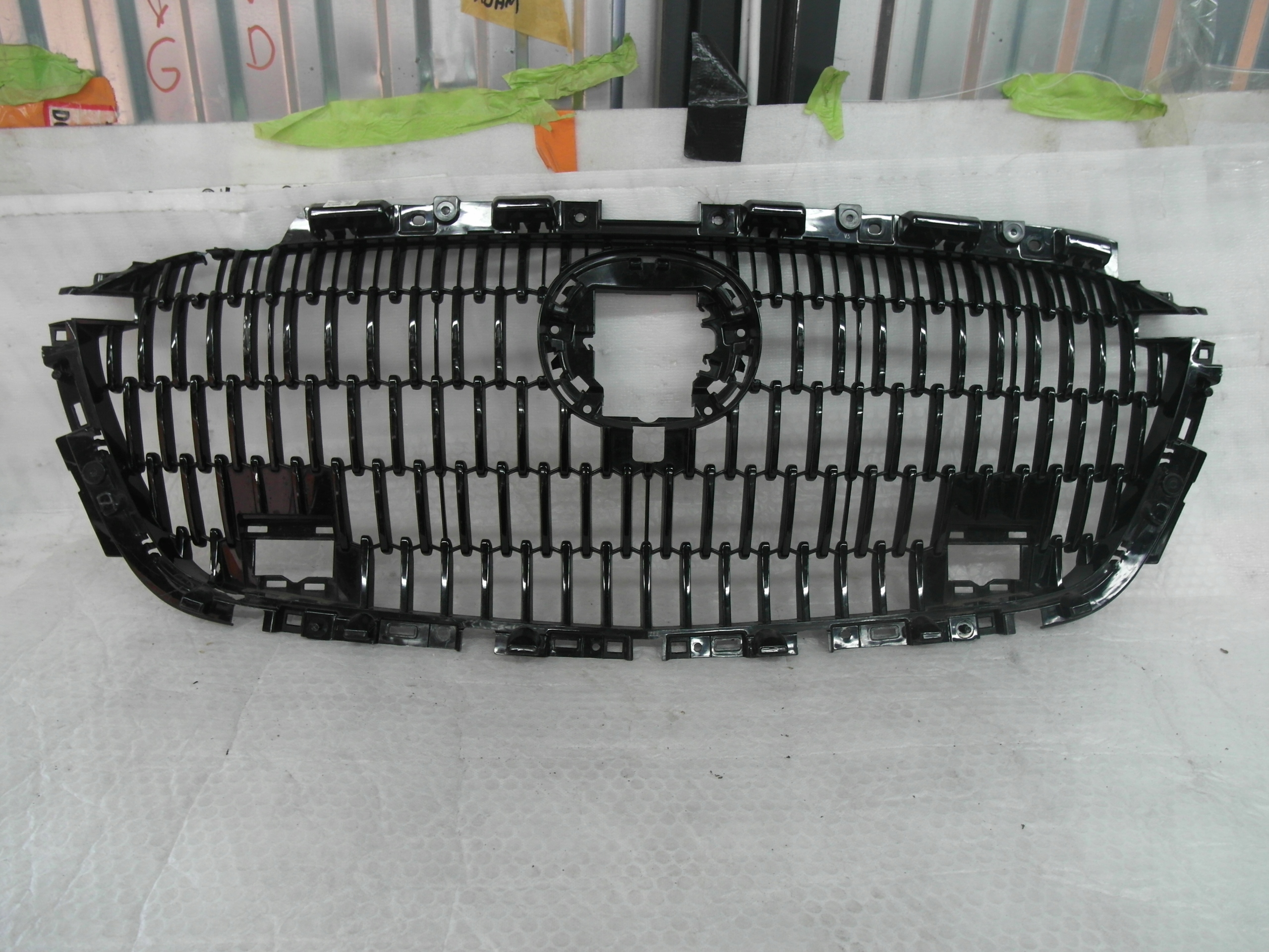 решетка радиатора диффузор перед mazda CX90 CX-90 KR9P-50711
