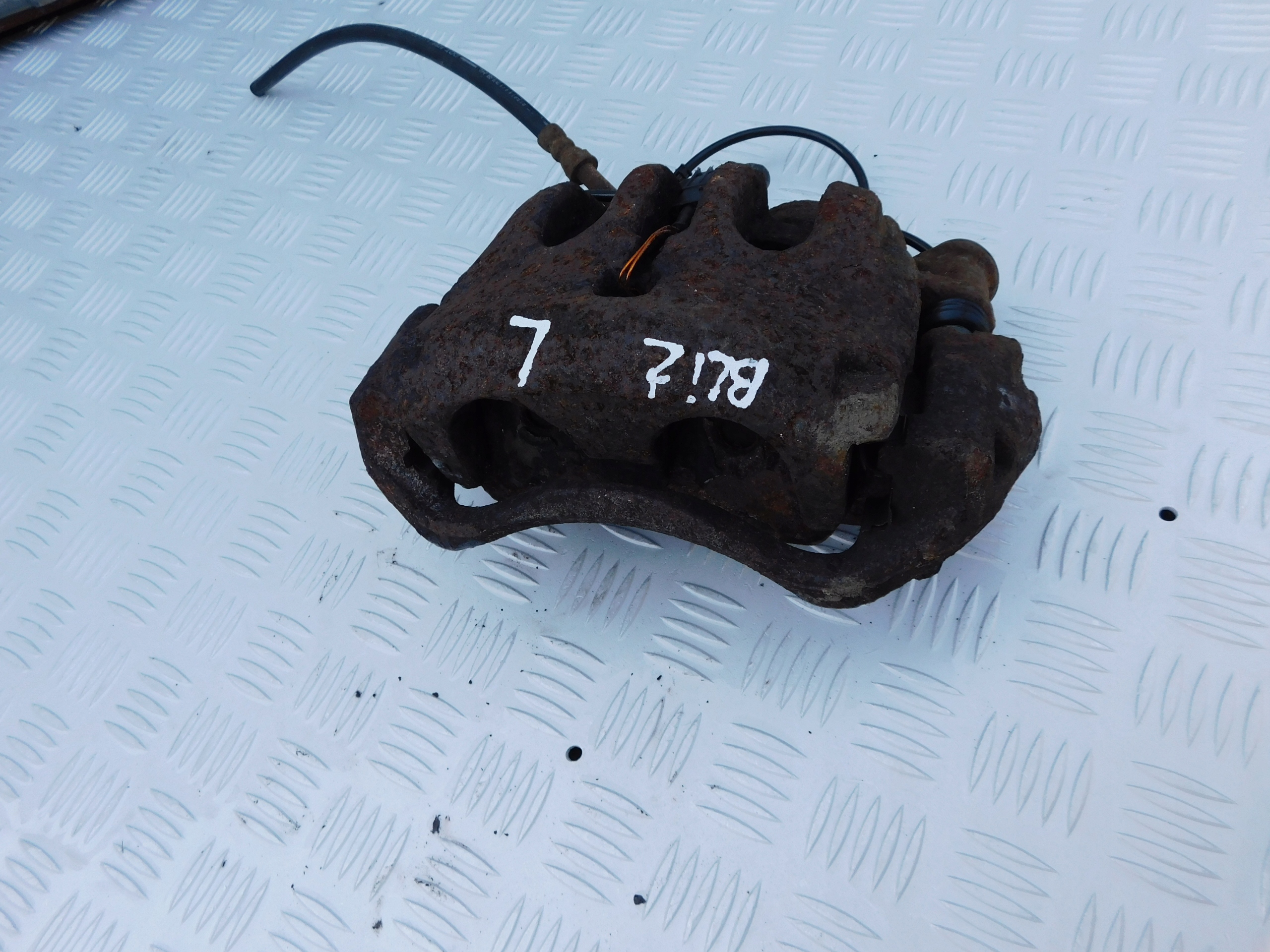 caliper brake jarzmo front blizniak Sprinter 906 VW Crafter OEM left