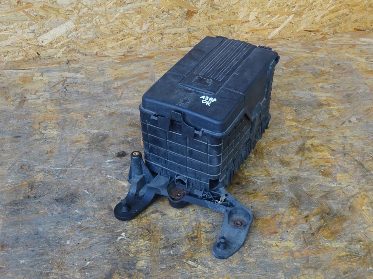 1K0915325A 3C0915335 - A3 8P GOLF VI 2.0 TDI базовый корпус аккумулятора