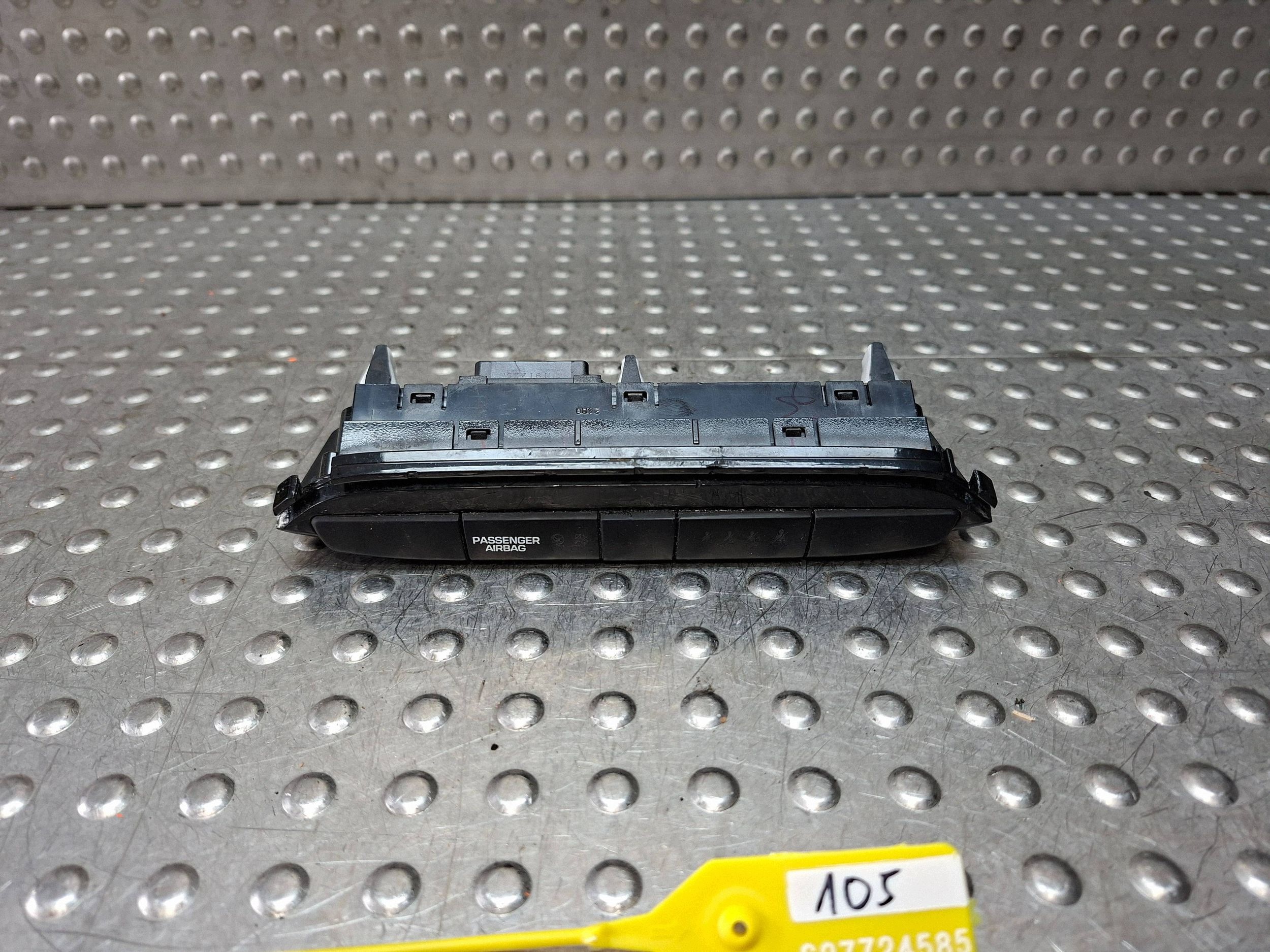 KONTROLKA PASOW di sicurezza HYUNDAI I20 14- 93700-C8030