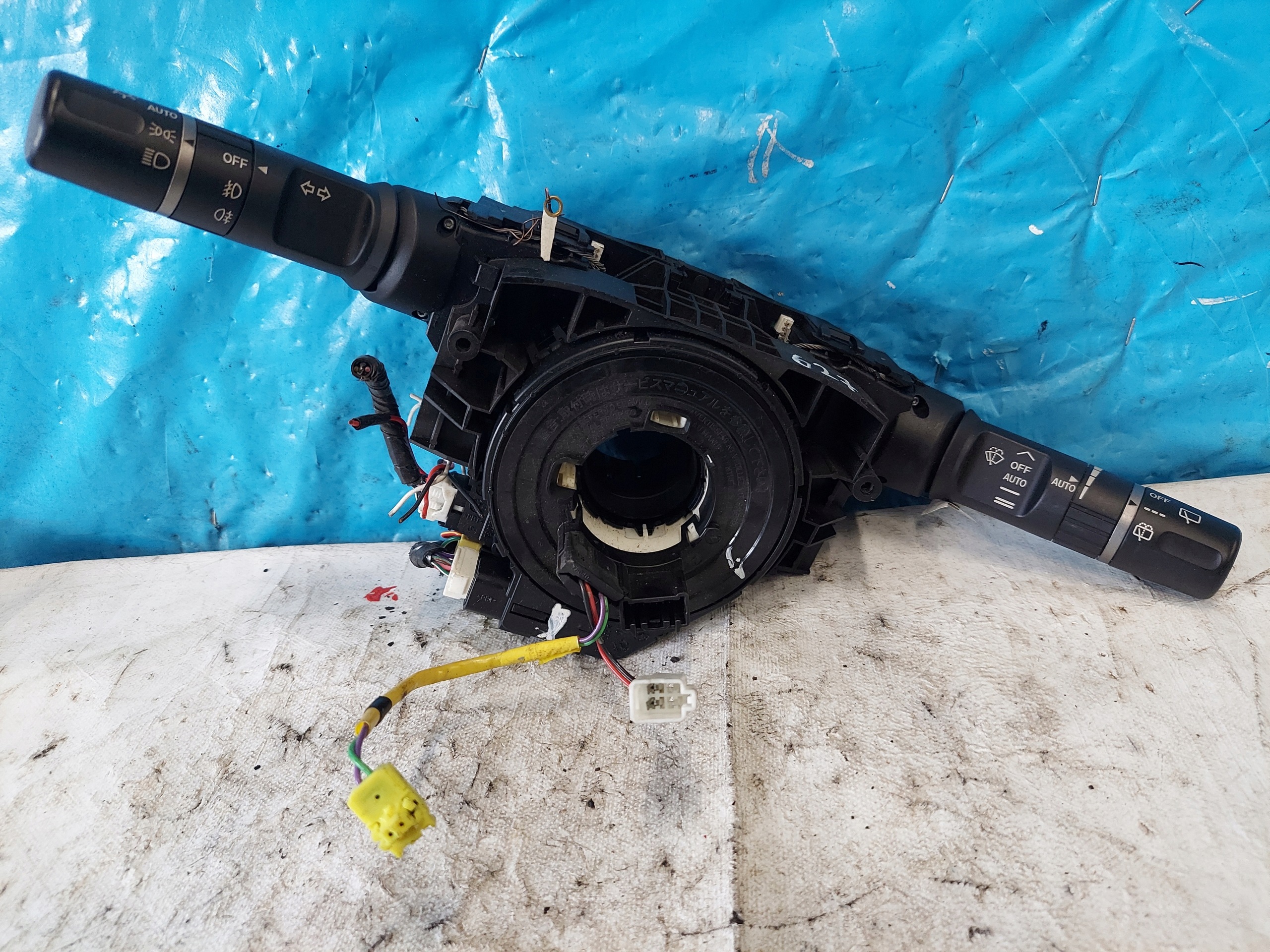 contrôle volant commande levier commodo sous volant MAZDA 6 GH GS1R66120A