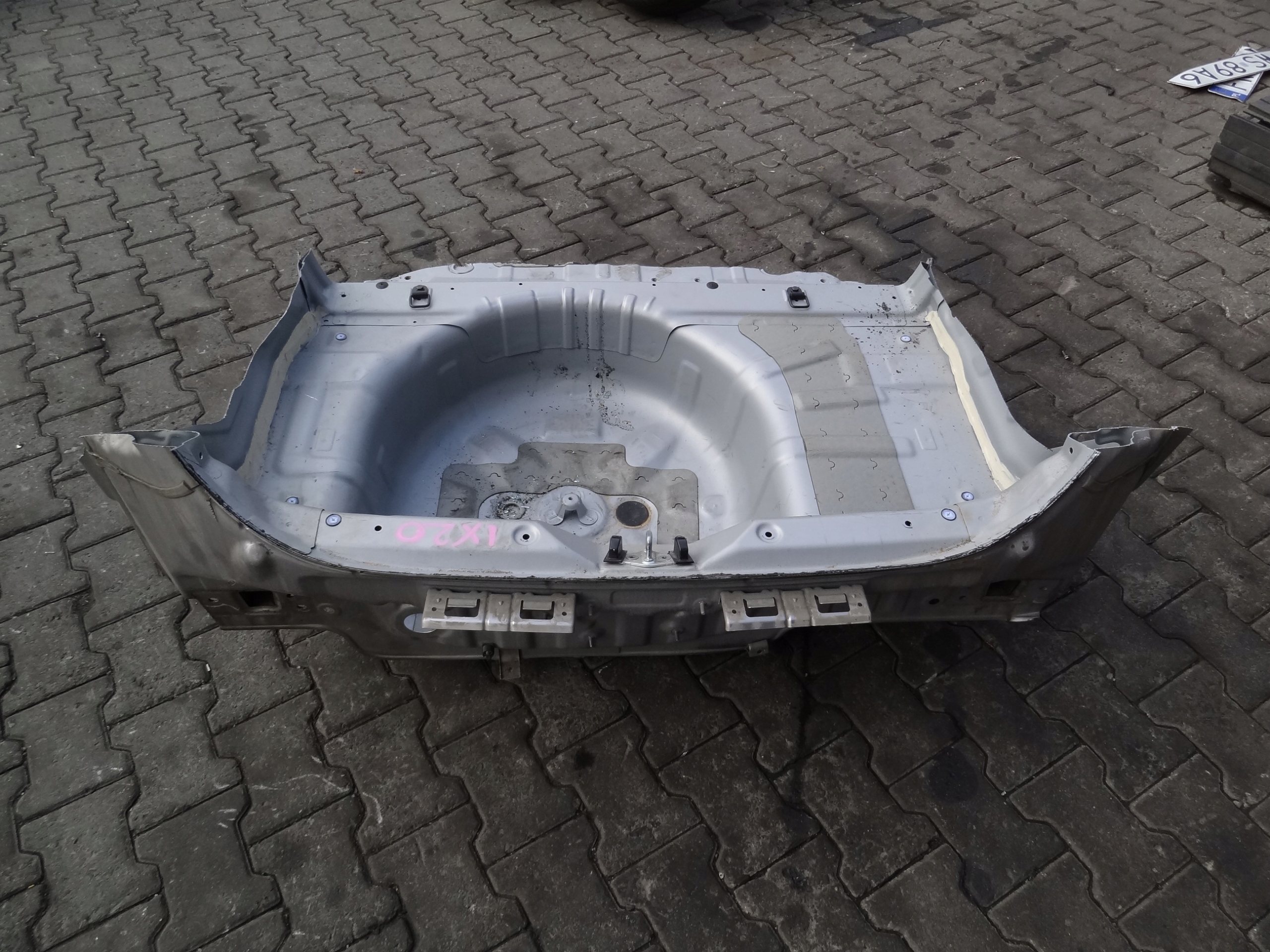 HYUNDAI IX20 2016 PAS TYLNY Z PODLOGA SCIANA ORYGINAL