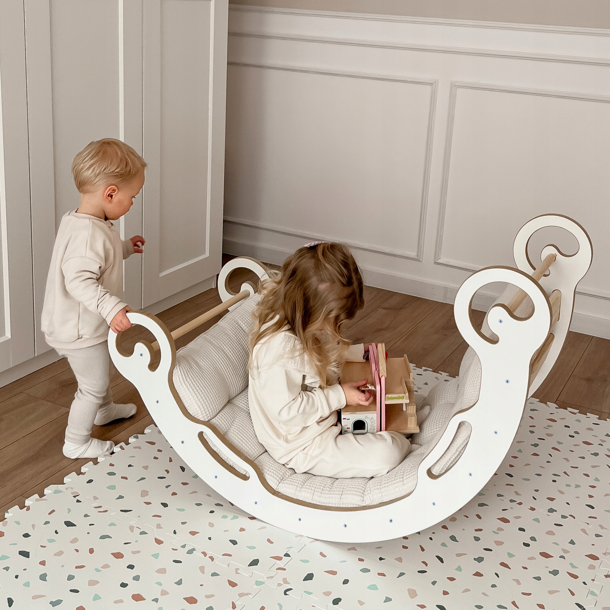 Bujak Montessori dla dzieci - LEO L BIAŁY Szerokość produktu 103 cm