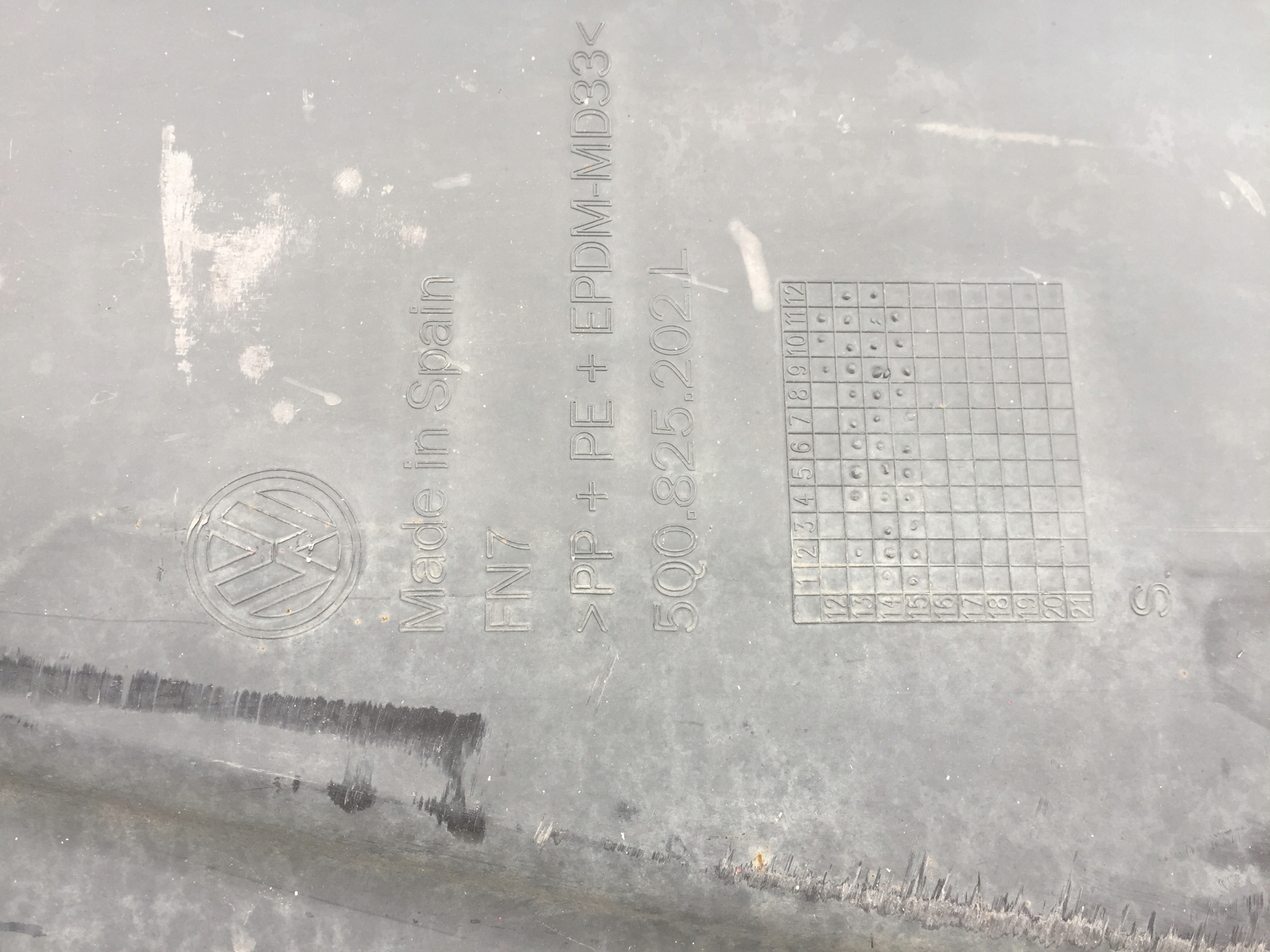 LEON 3 III PLYTA OSLONA PODLOGA PODWOZIA PRAWA Part manufacturer Seat