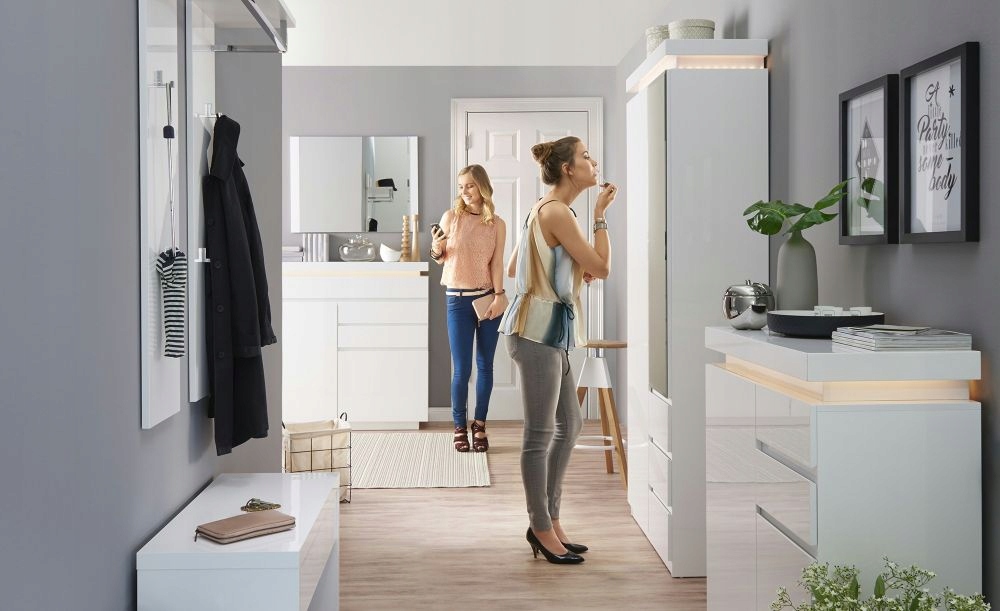 Komoda wysoki połysk + LED+Pilot Infinity Liczba drzwi więcej niż 2