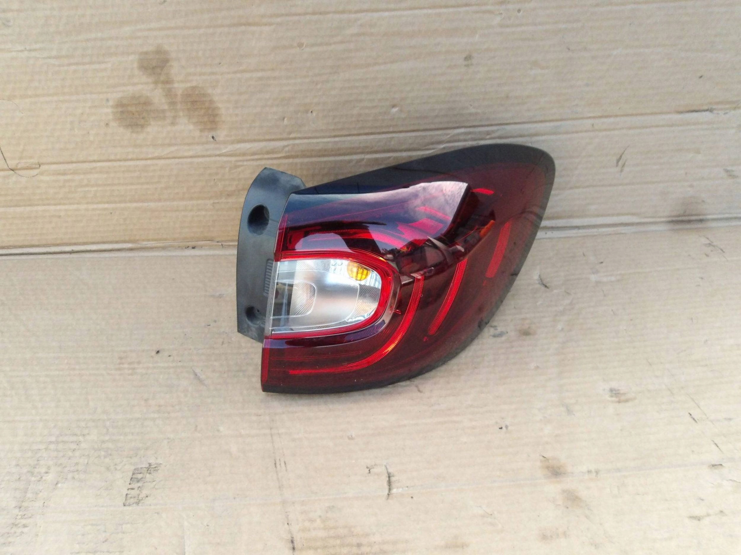 CAPTUR I LIFT CAPTUR PO LIFCIE LAMPA TYŁ PRAWA LED 265506738R Producent części Renault OE
