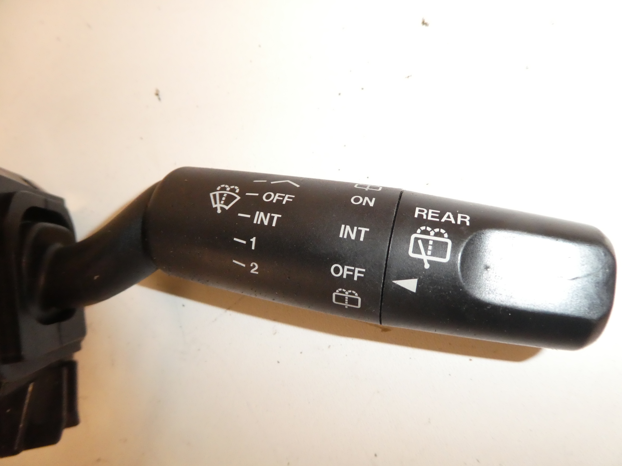 steering wheel levers and controls MAZDA 5 17D682