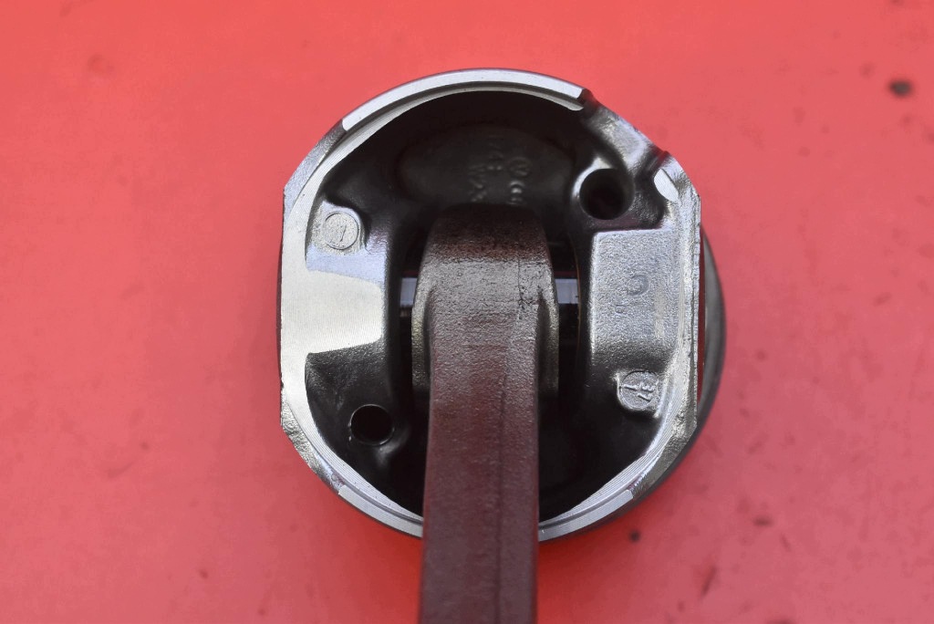 piston bielle 81L97A12 VW PASSAT B7 2.0 TDI 140 KM 10-15