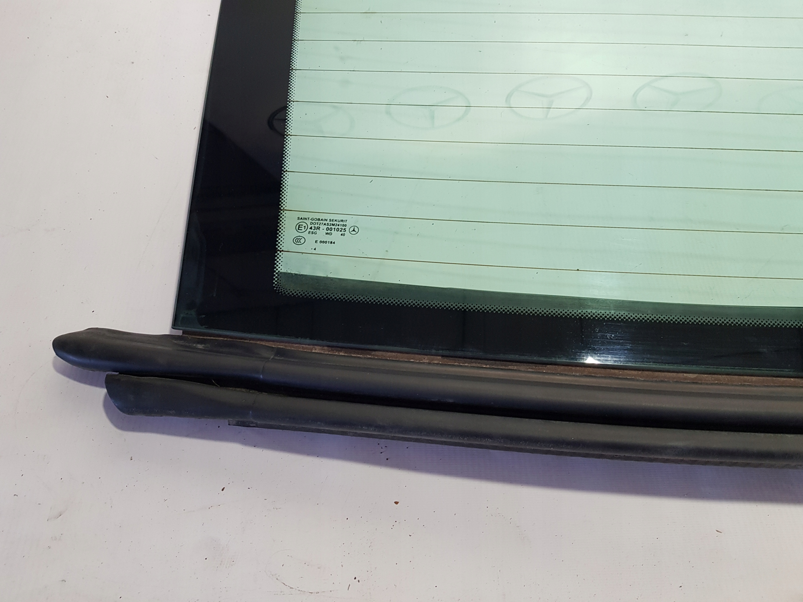 MERCEDES SL R230 W230 ABLAK hátso far