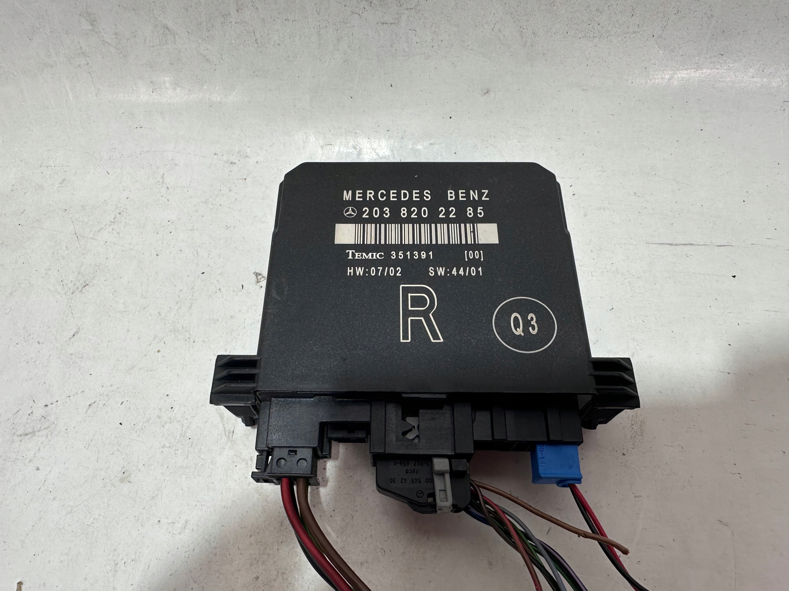 Mercedes C W203 moduł drzwi prawy tył 2038202285