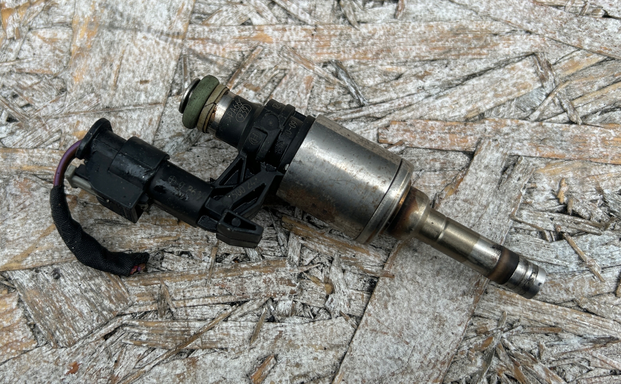 nozzle injector VW GOLF VII 12- 1.4 TSI 04E906036E