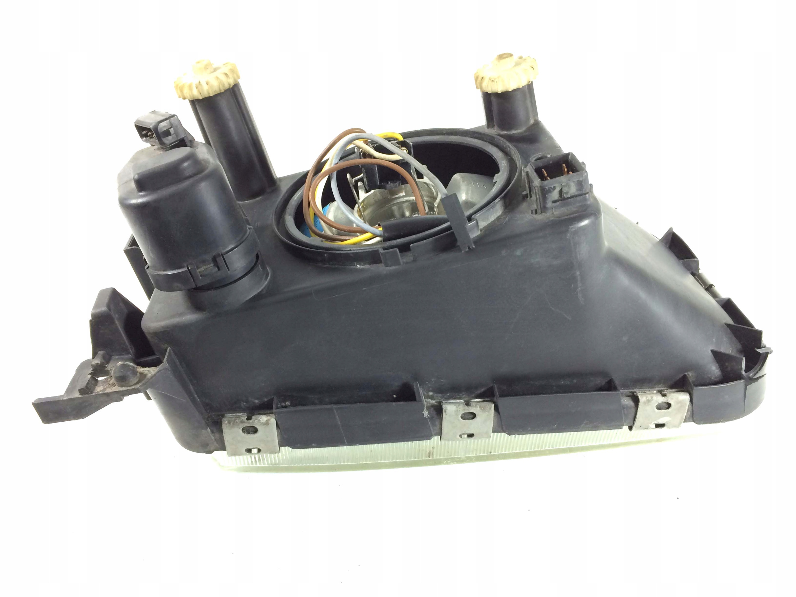 REFLEKTOR light front VW PASSAT (3A2. 35I) 1.8 left 13347900LI HELL