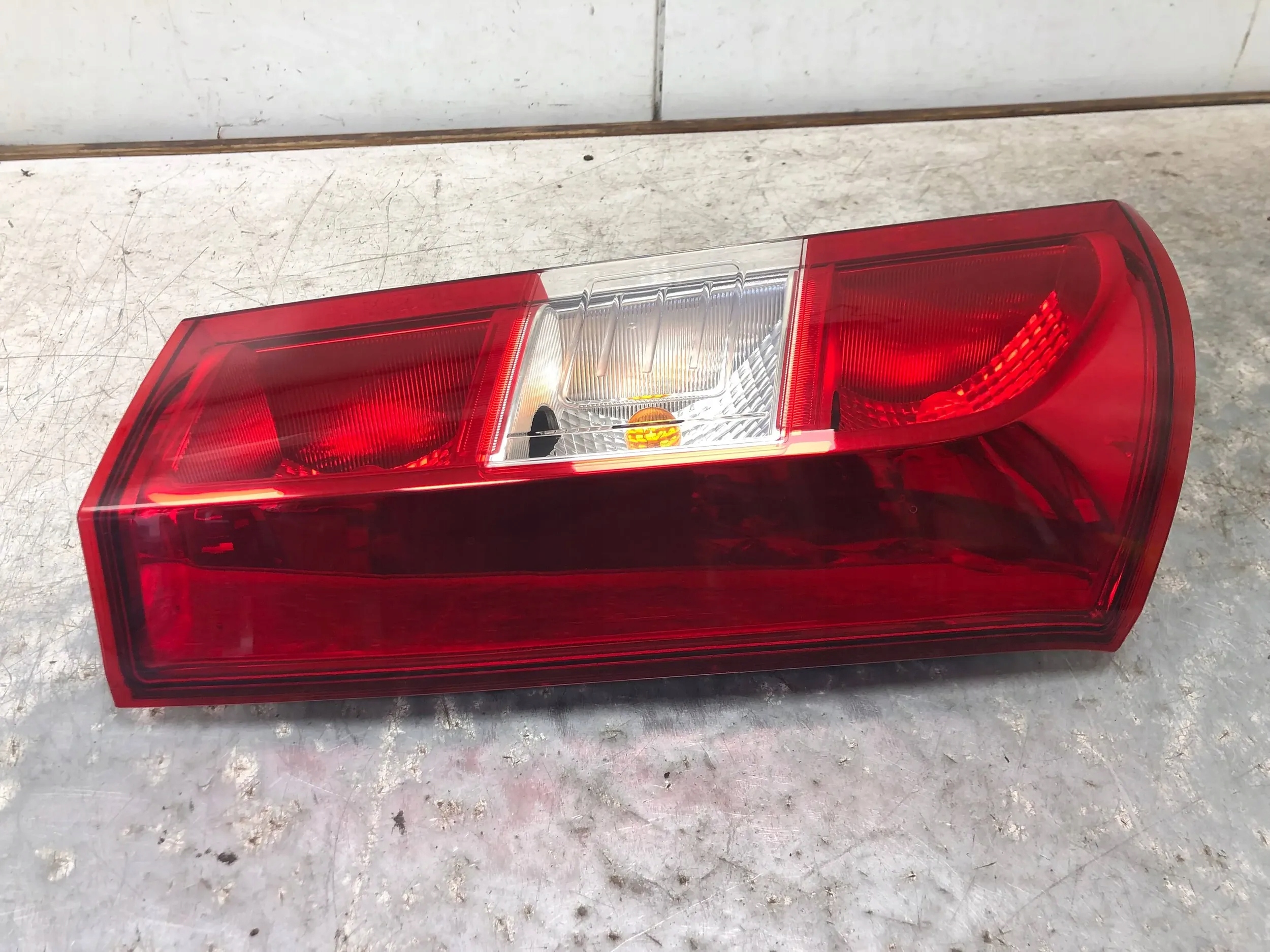 Feux phare Gauche Arrière DACIA DOKKER 265551619R