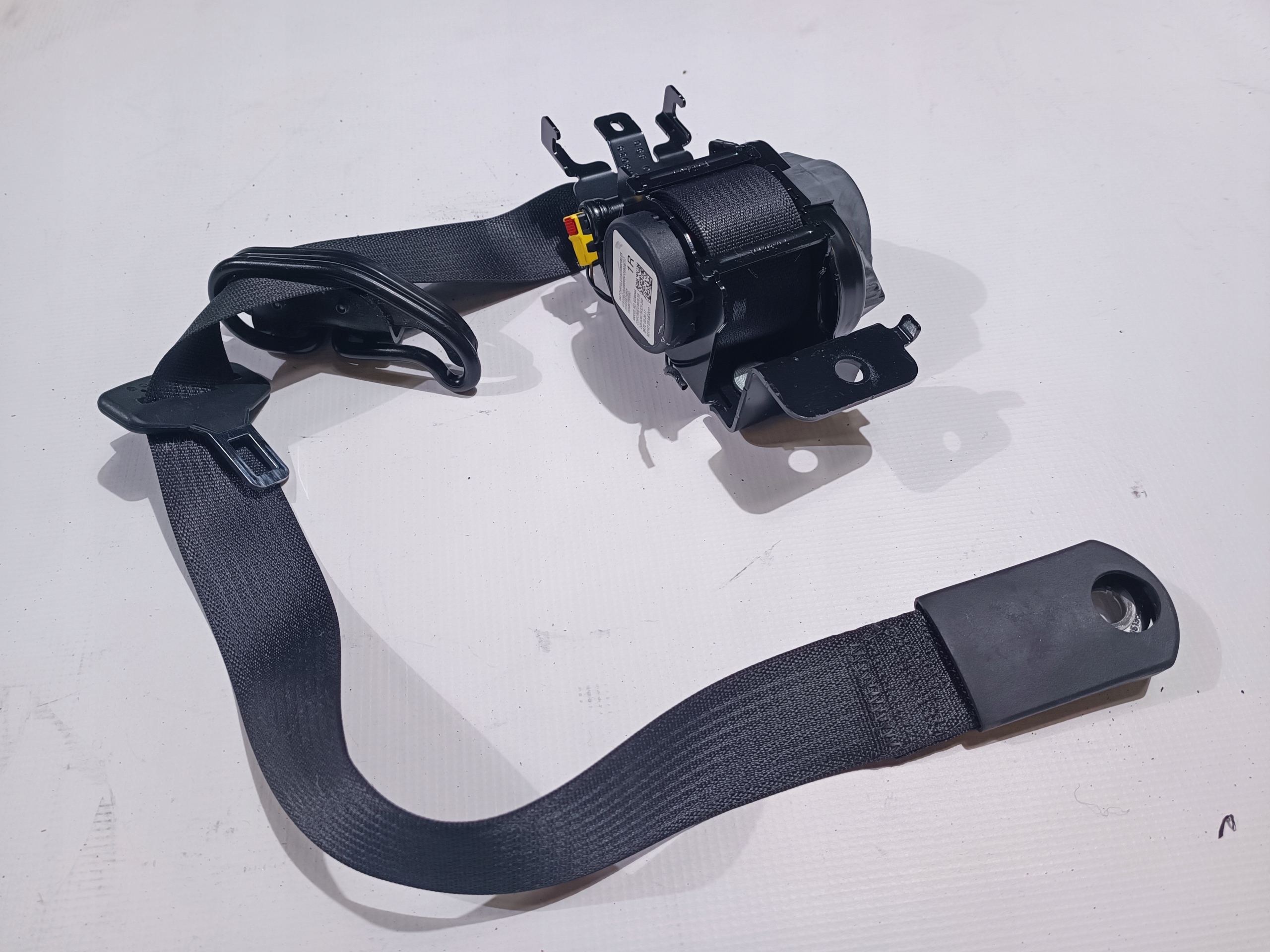 tension belt safety front front right Dodge Charger 2015