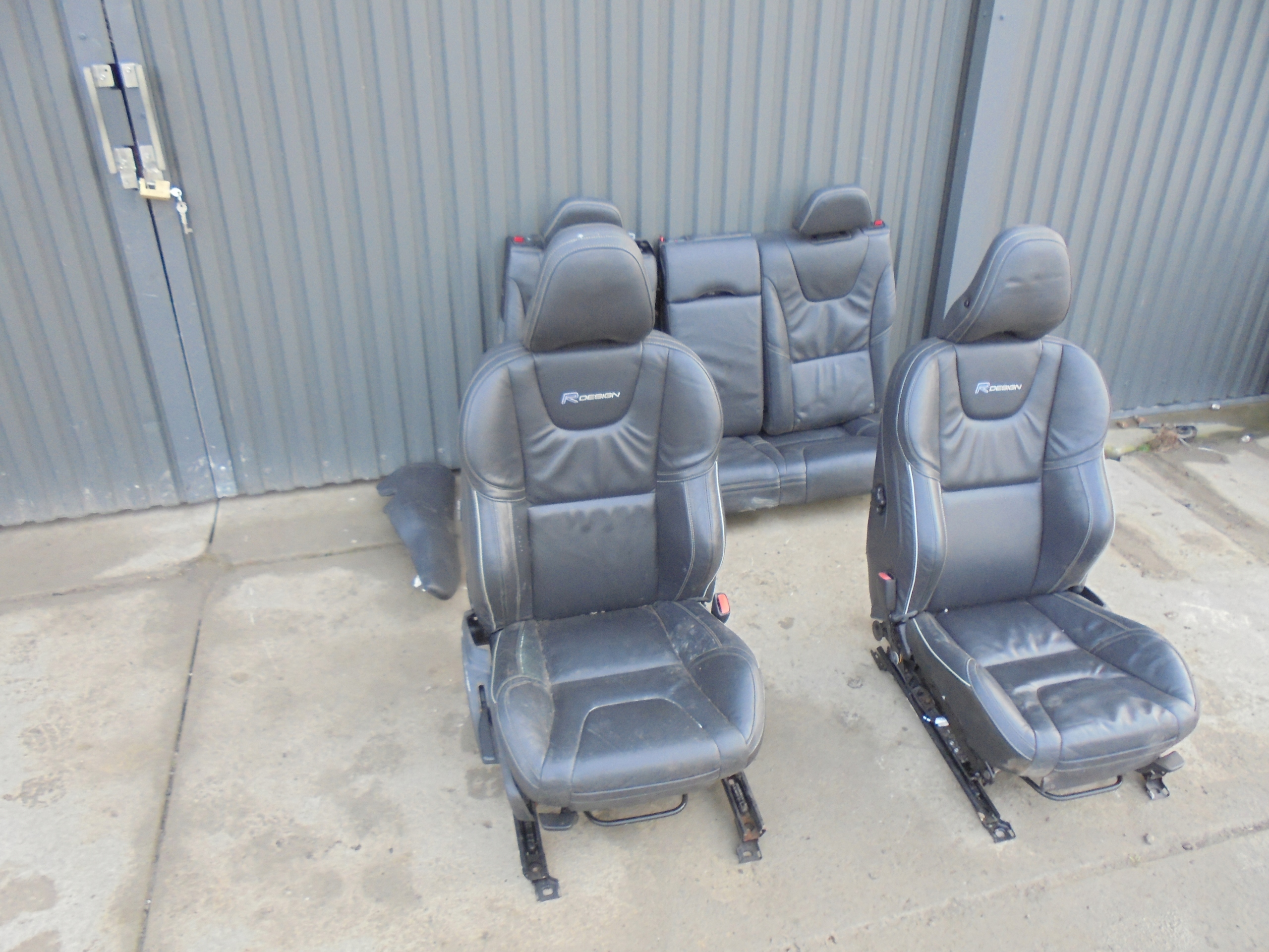 FOTELE PRZÓD TYŁ SKÓRA VOLVO V60 I R-DESIGN Typ samochodu Samochody osobowe