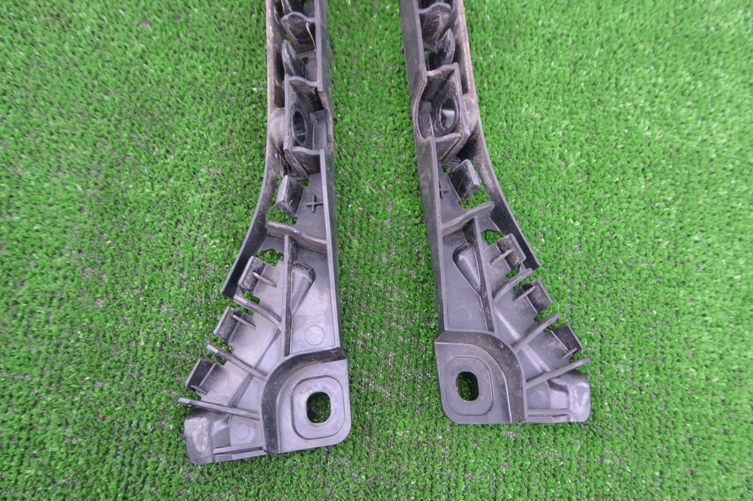 bumper bracket rear part right left sedan MERCEDES-BENZ E-KLASA W211