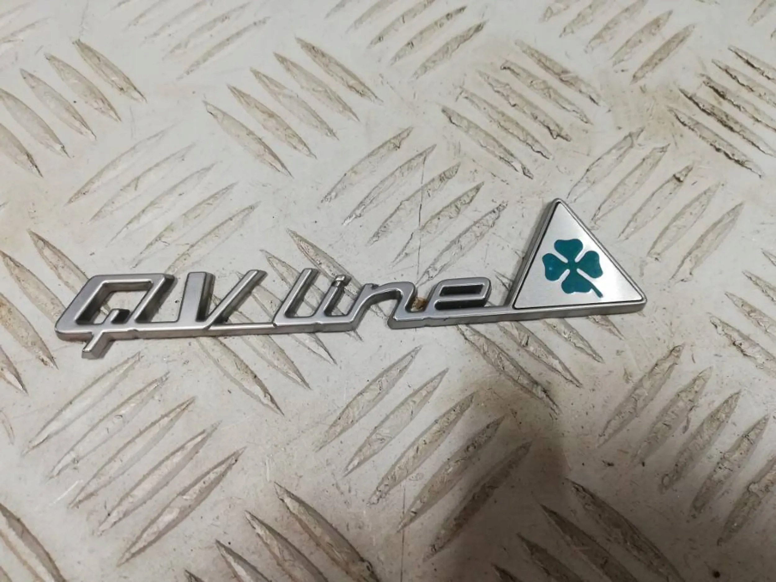 Alfa Romeo Mito ZNACZEK EMBLEMAT QV LINE