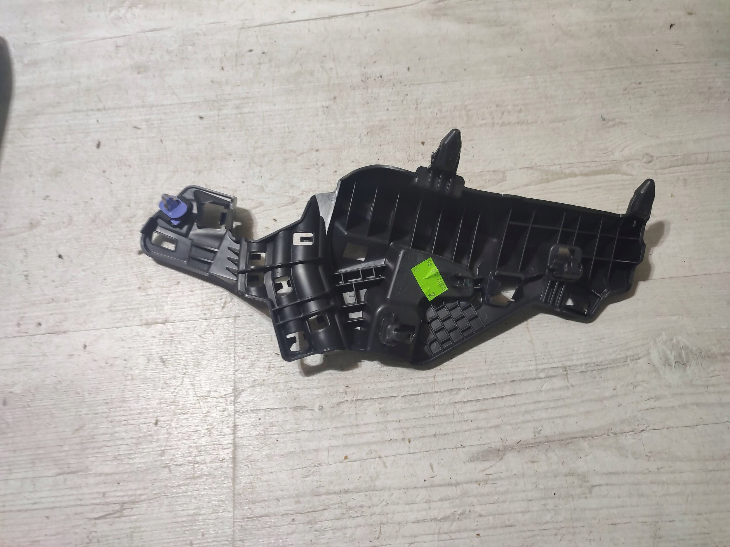 Opel Corsa F 2020 rear part side right bracket holder