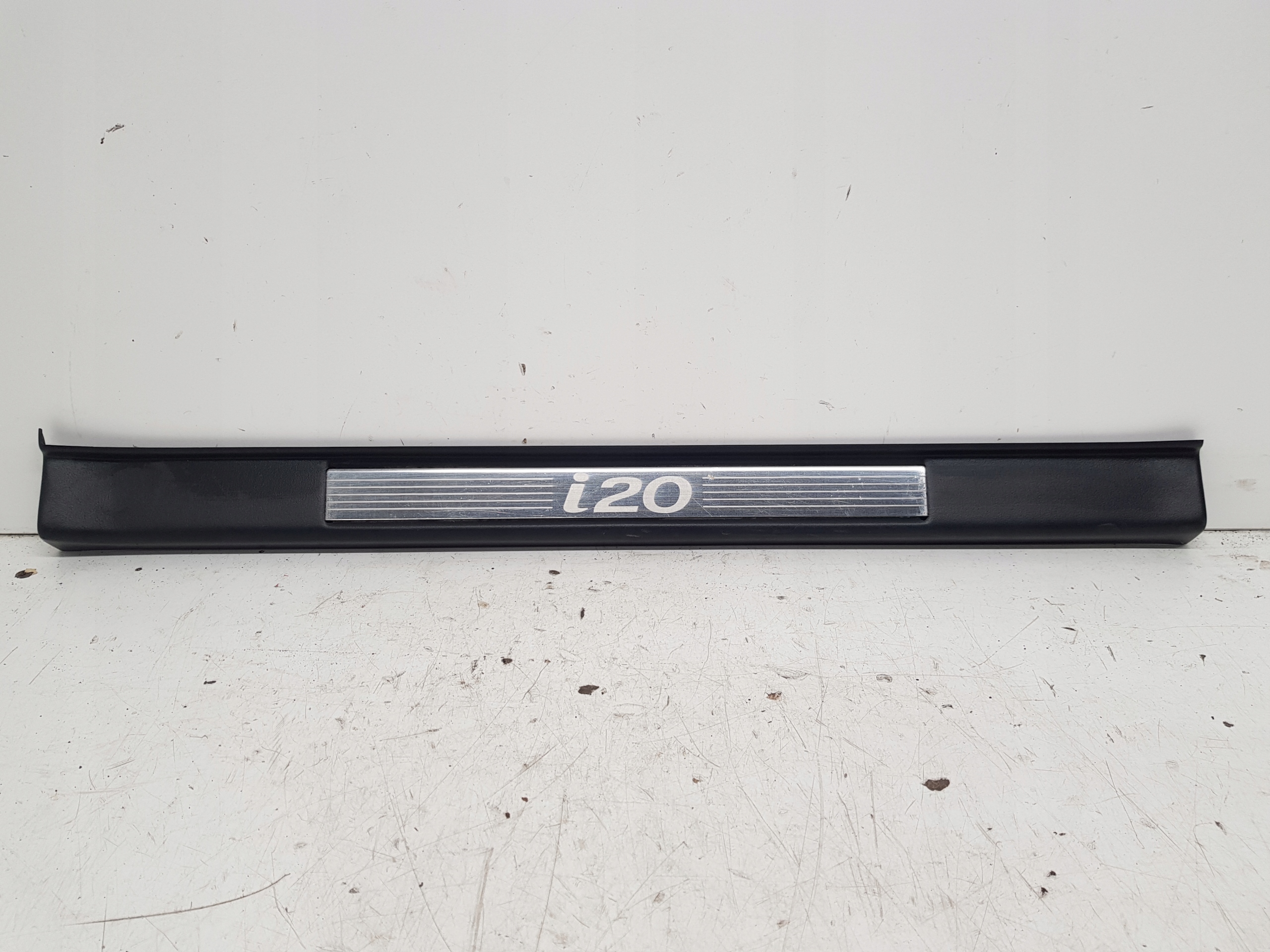 HYUNDAI I20 and cover cap of the threshold left front 08