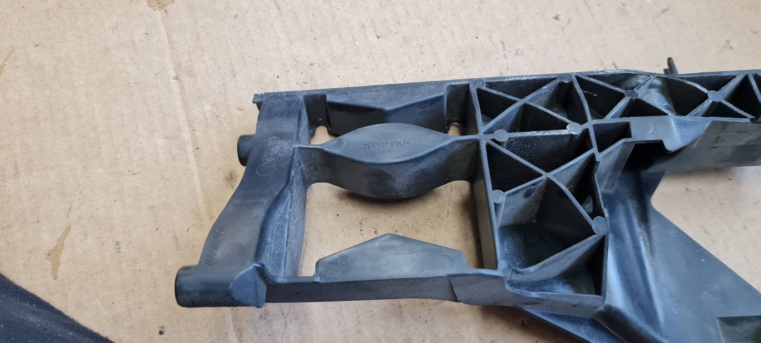 A6 C7 4G support bracket holder lights left front 4G0805607