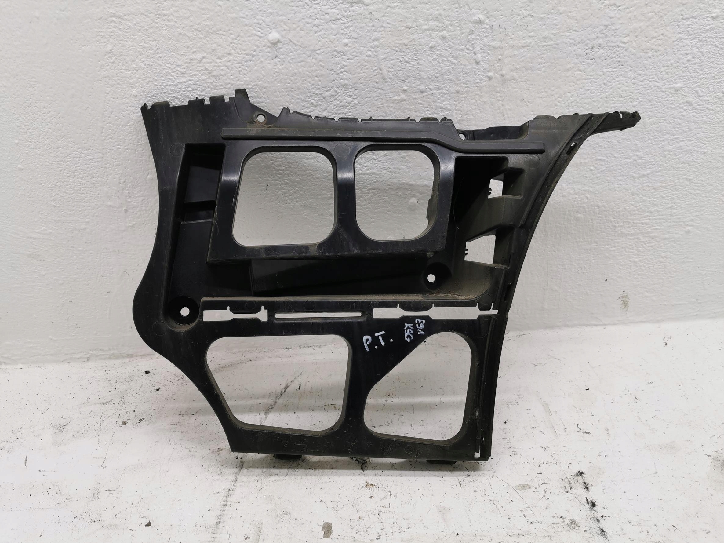 bumper bracket right rear part BMW SERIA 3 E91 7202670