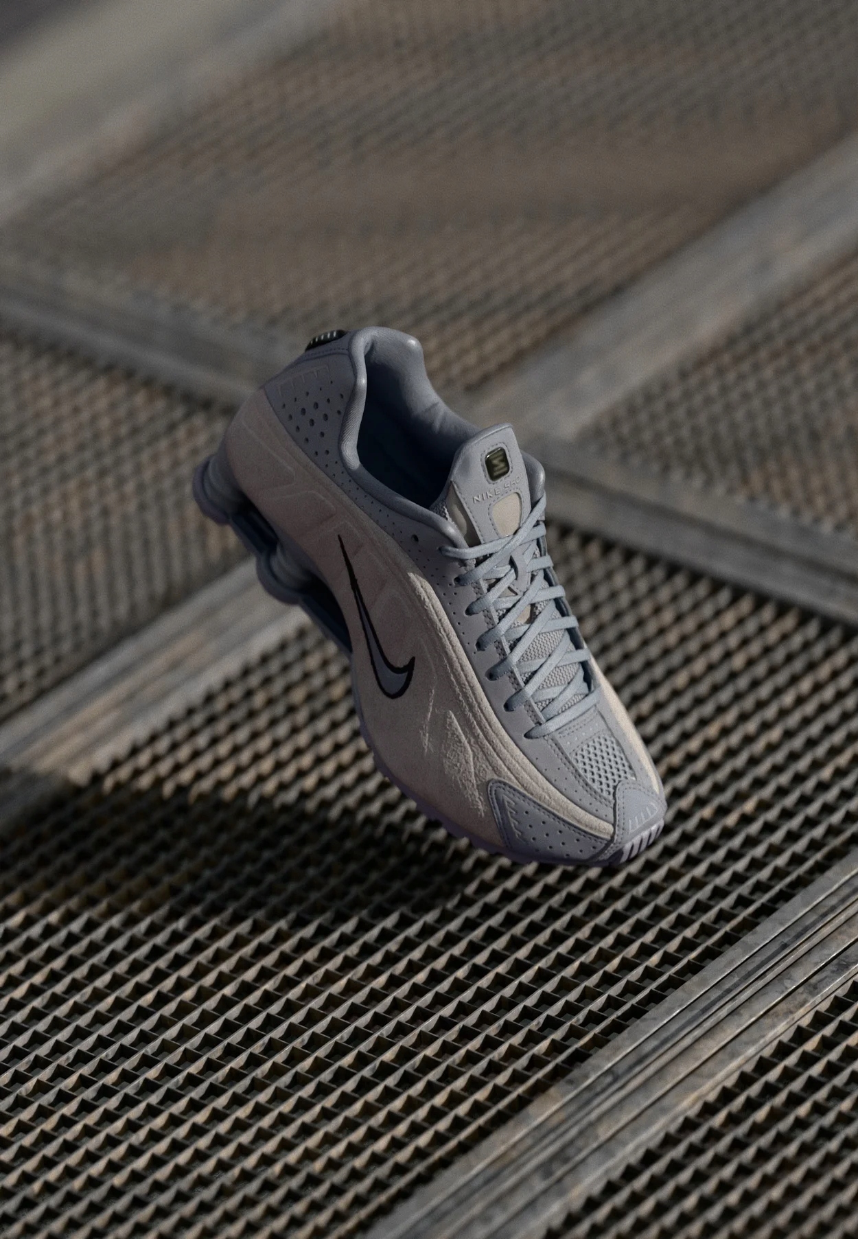 Dámské módní tenisky Nike Shox R4 HQ7739-001, velikost vel.
