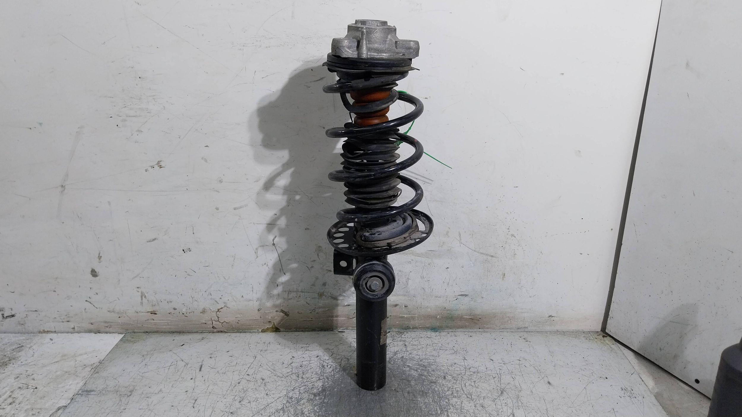 shock absorber left front 6890943 BMW G01 X3 G02 X4 XDRIVE