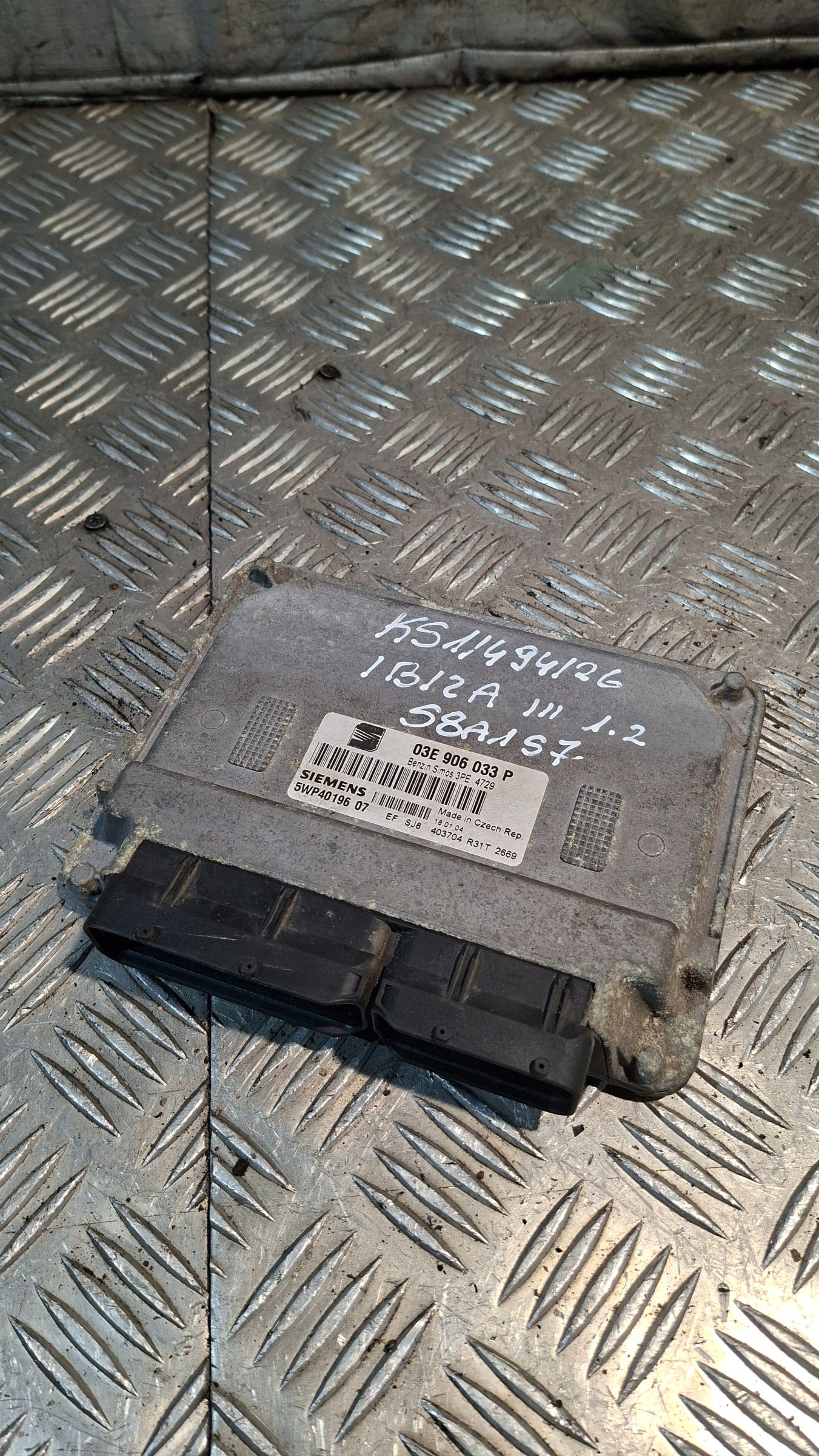 control unit of the engine SEAT IBIZA III 1.2