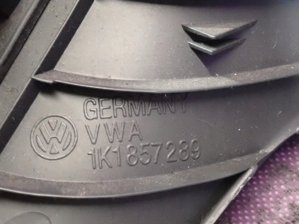 vw Golf V 03-09 бардачок пассажира 1K1857290